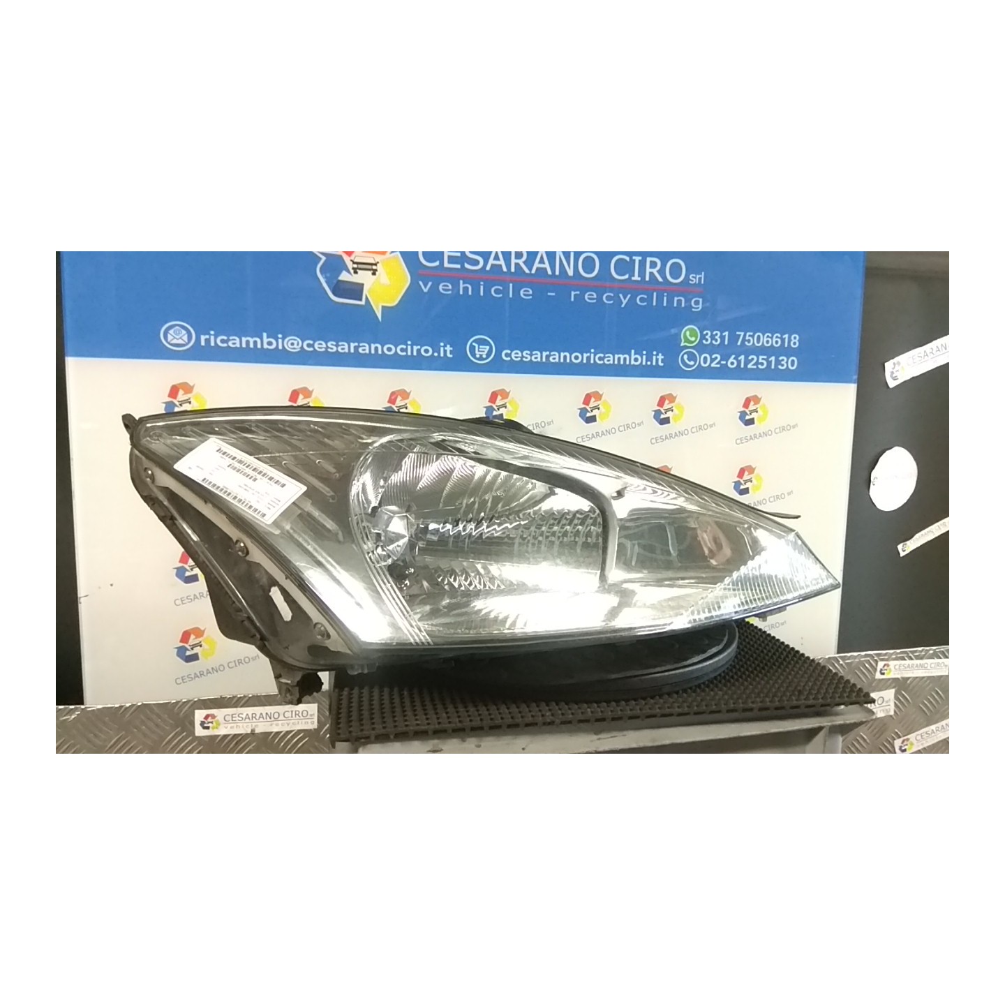 PROIETTORE C/REGOLAZ. MANUALE FARI DX. 092 FORD FOCUS (CAK) (10/98-03/02) FYDB 1152096