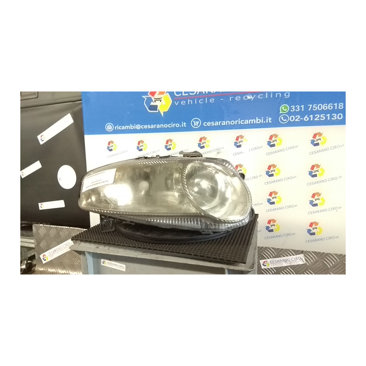 PROIETTORE DX. 069 ALFA ROMEO 147 (W8) (08/00-01/06) AR37203 46826194