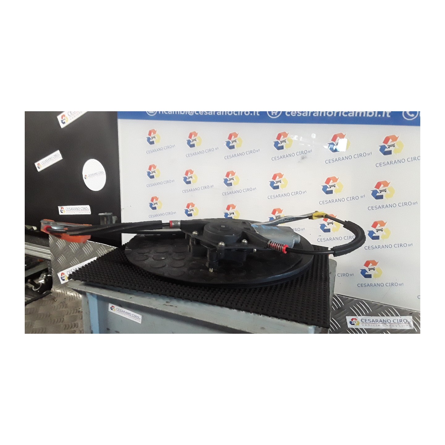 ALZACRISTALLO PORTA ANT. DX. 015 FORD FIESTA (DX) (09/99-02/02) DHF 1074290