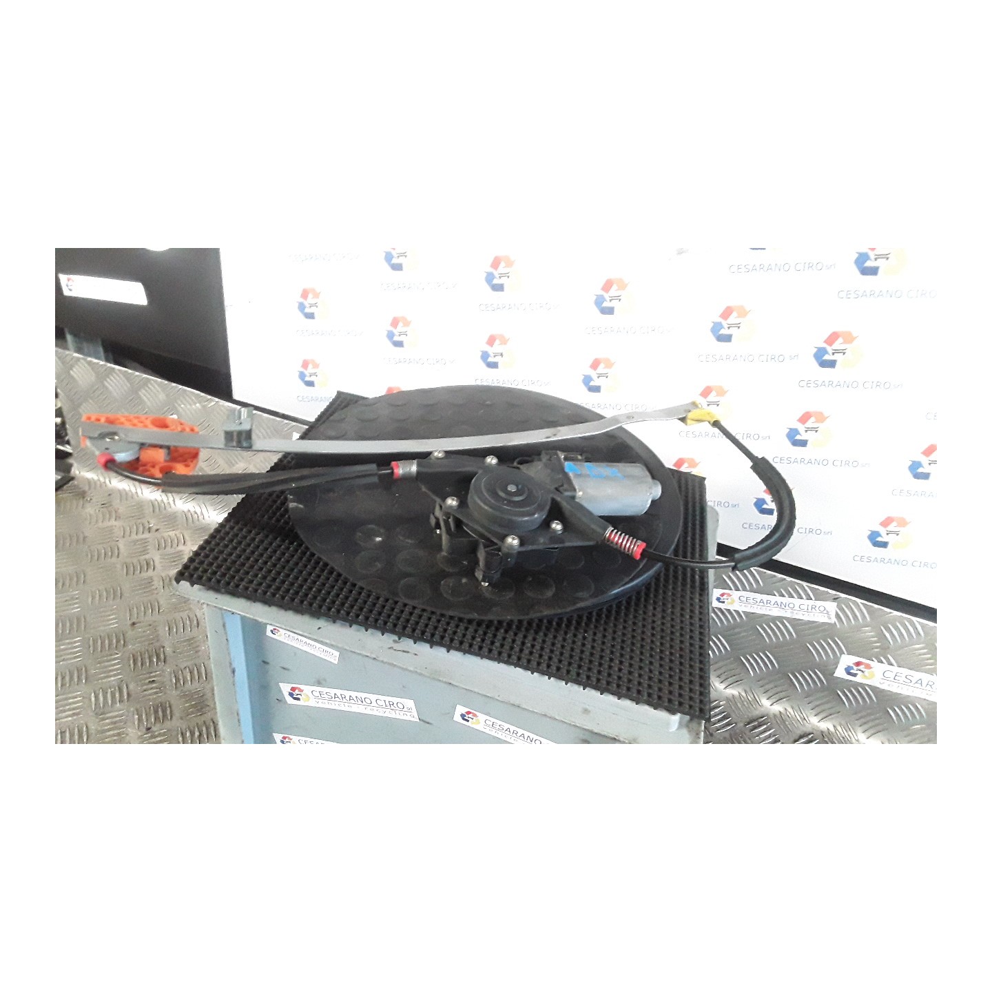 ALZACRISTALLO PORTA ANT. DX. 015 FORD FIESTA (DX) (09/99-02/02) DHF 1074290