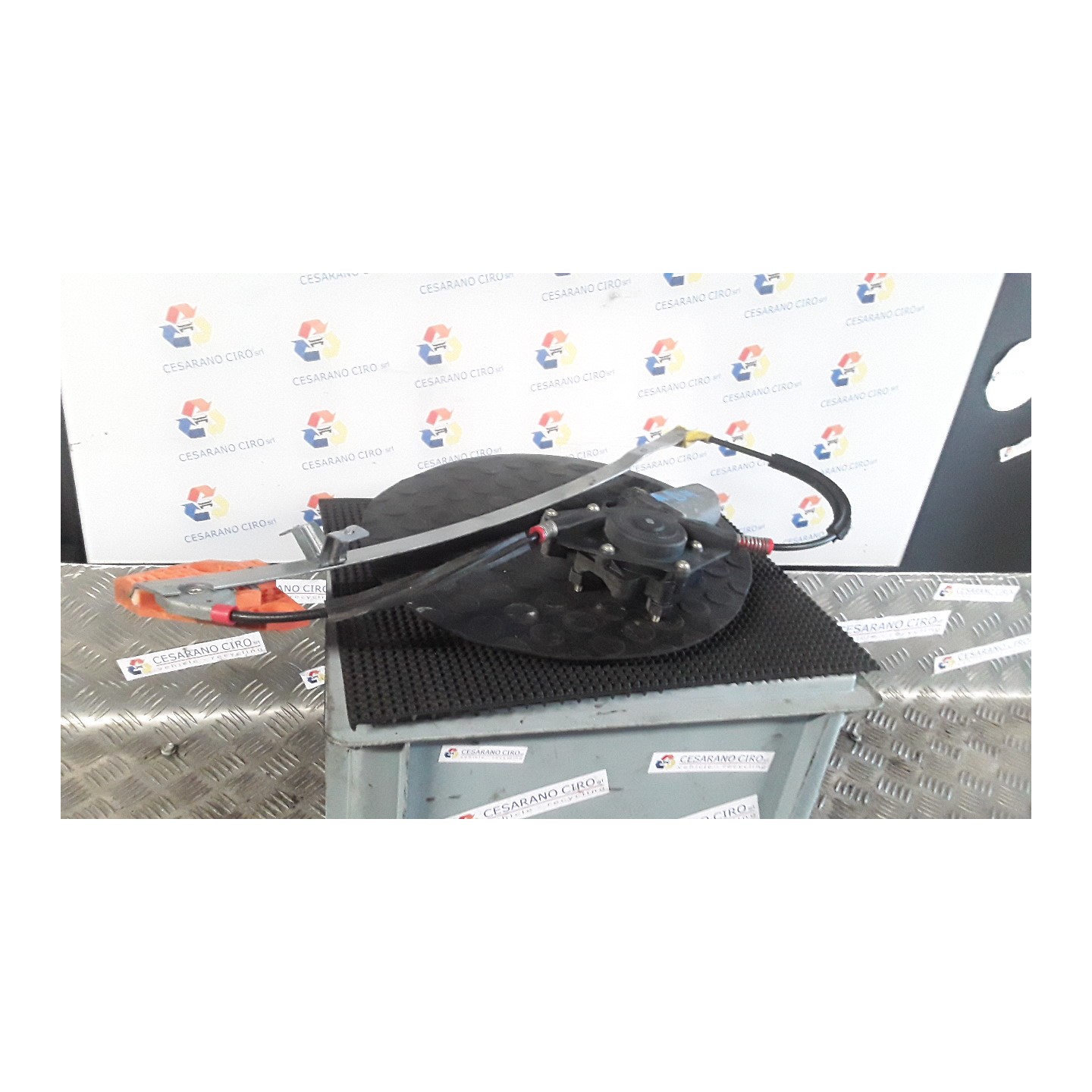 ALZACRISTALLO PORTA ANT. DX. 015 FORD FIESTA (DX) (09/99-02/02) DHF 1074290