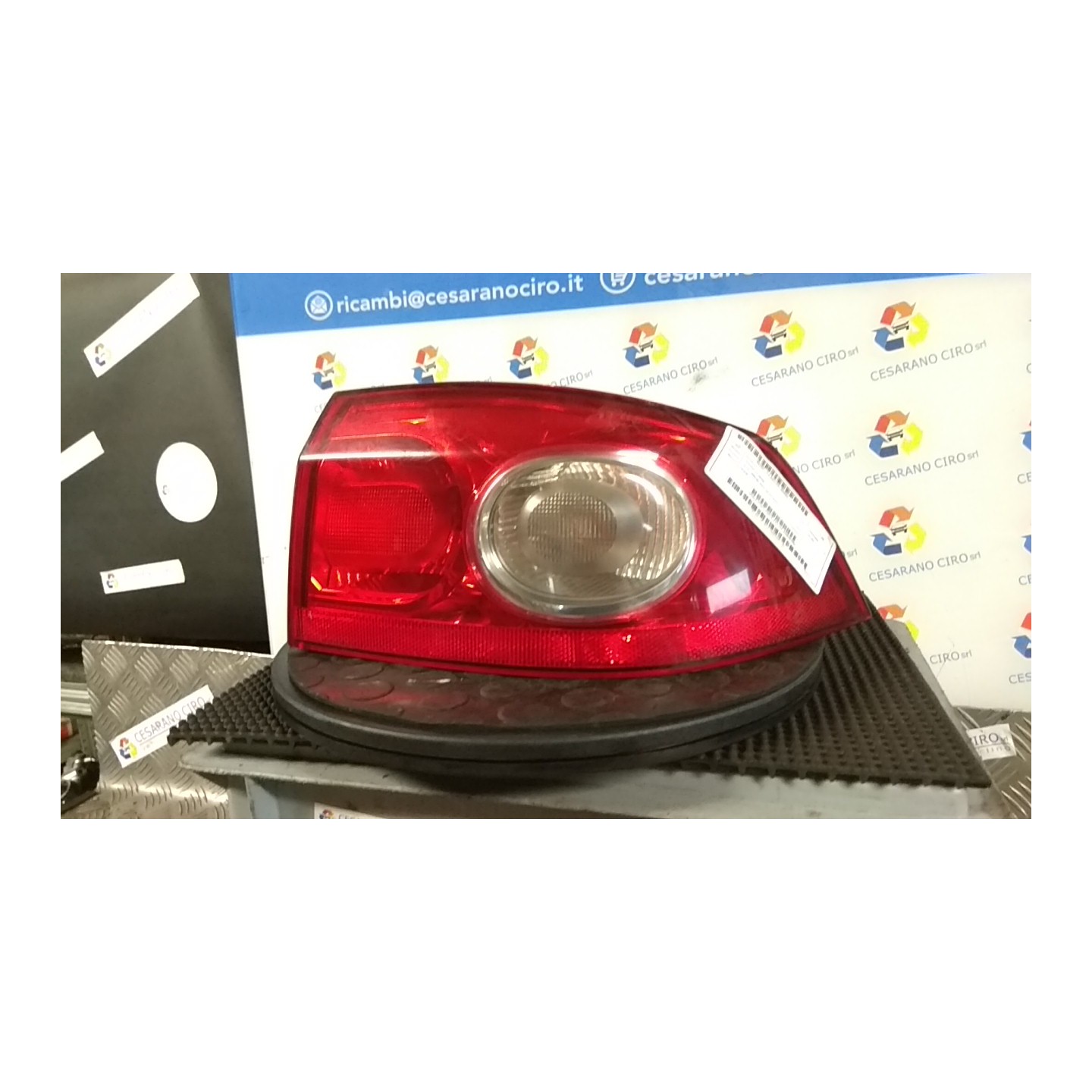 FANALE POST. PARTE EST. DX. 084 RENAULT LAGUNA 2A SERIE (03/05-09/07) F9QD6 8200262668