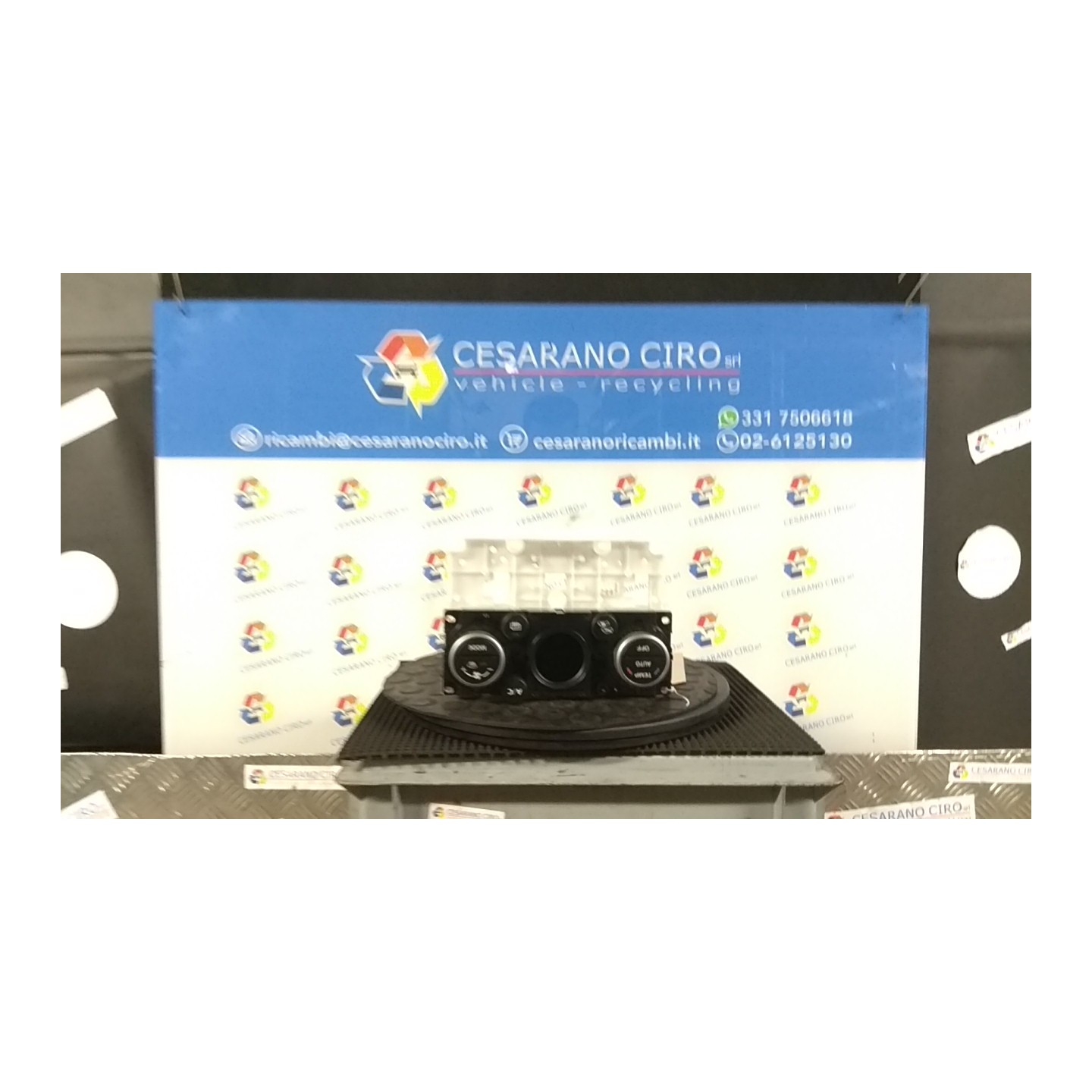 BLOCCO COMANDO CLIMATIZZAZIONE C/NAVIGATORE E ESP 134 SUZUKI GRAND VITARA (09/05-12/12) F9Q 3951079K70CAT