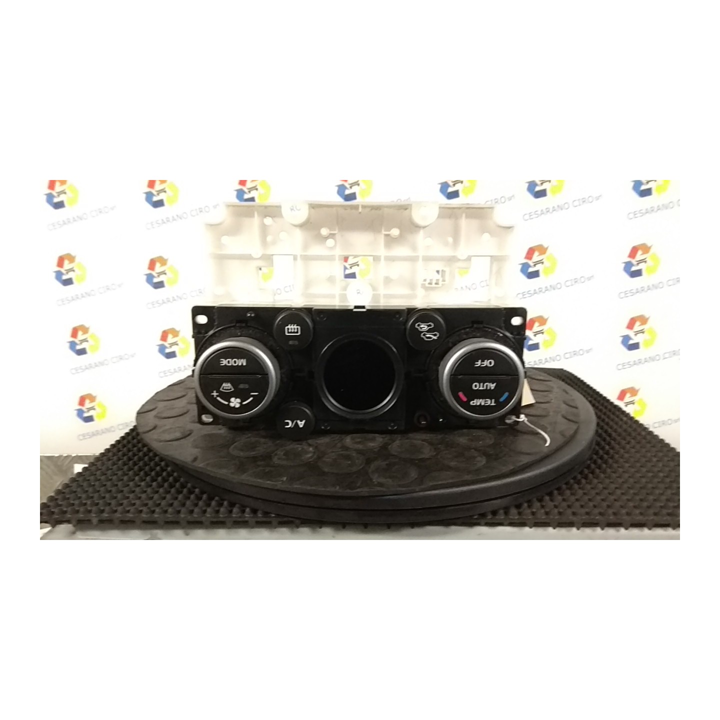 BLOCCO COMANDO CLIMATIZZAZIONE C/NAVIGATORE E ESP 134 SUZUKI GRAND VITARA (09/05-12/12) F9Q 3951079K70CAT
