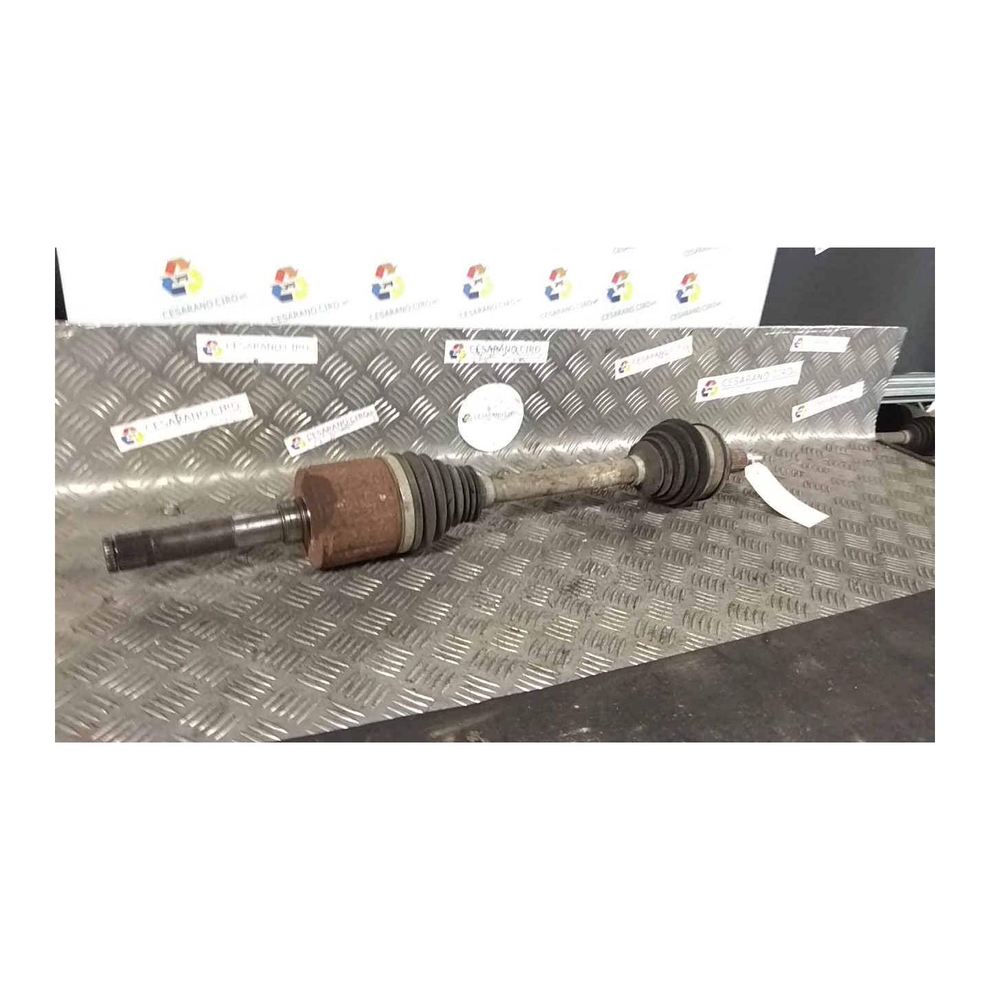 SEMIALBERO POST. COMPL. P/DIFFERENZIALE AUTOBLOCCANTE SX. 153 LAND ROVER DISCOVERY 3A SERIE (08/04-12/0 276DT LR072063