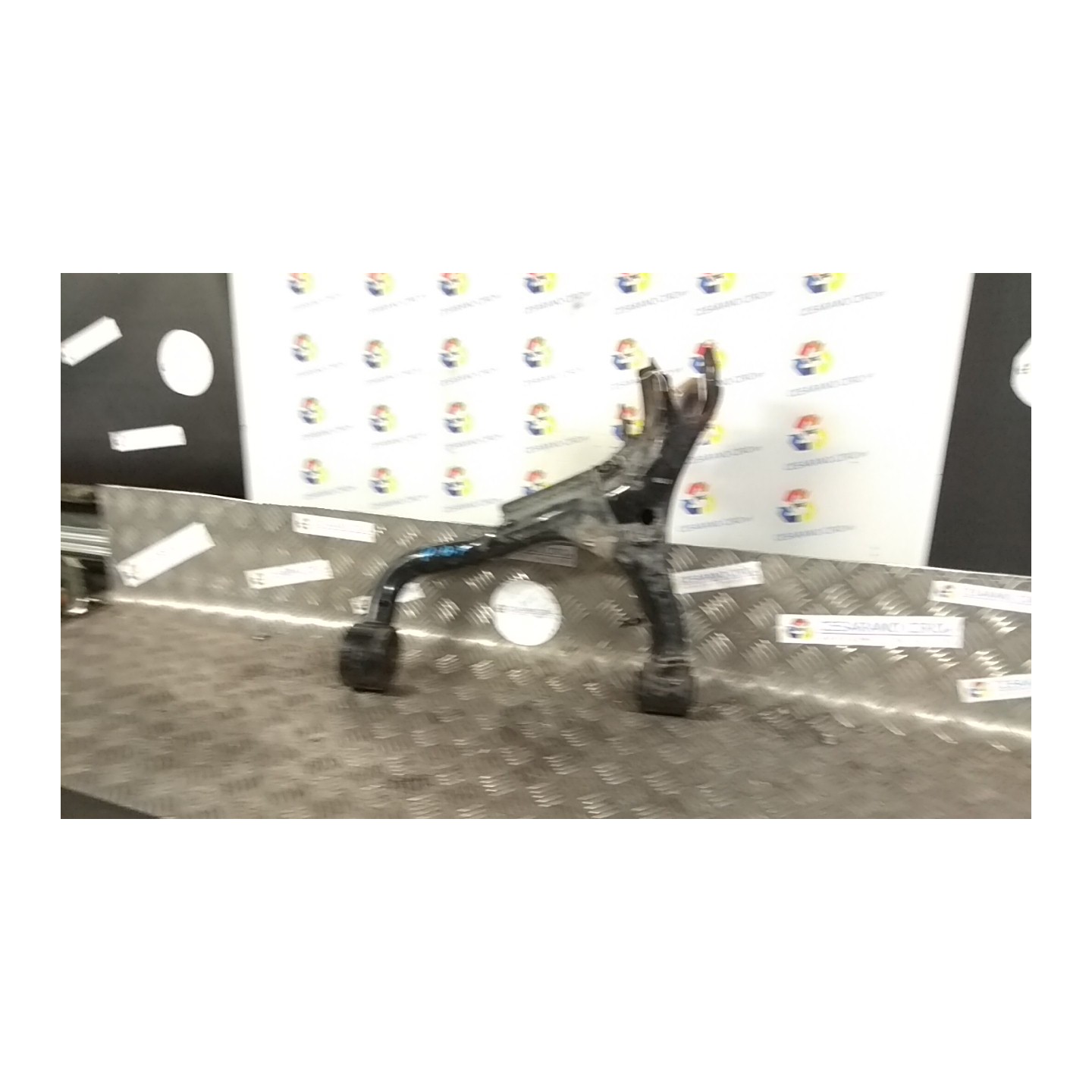 BRACCIO OSCILLANTE SUP. SOSP. POST. DX. 163 LAND ROVER DISCOVERY 3A SERIE (08/04-12/0 276DT LR051622