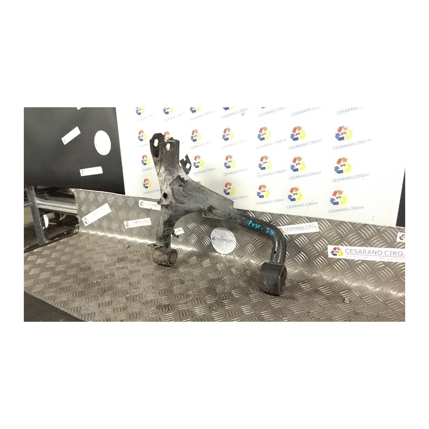 BRACCIO OSCILLANTE SUP. SOSP. POST. SX. 164 LAND ROVER DISCOVERY 3A SERIE (08/04-12/0 276DT LR051623