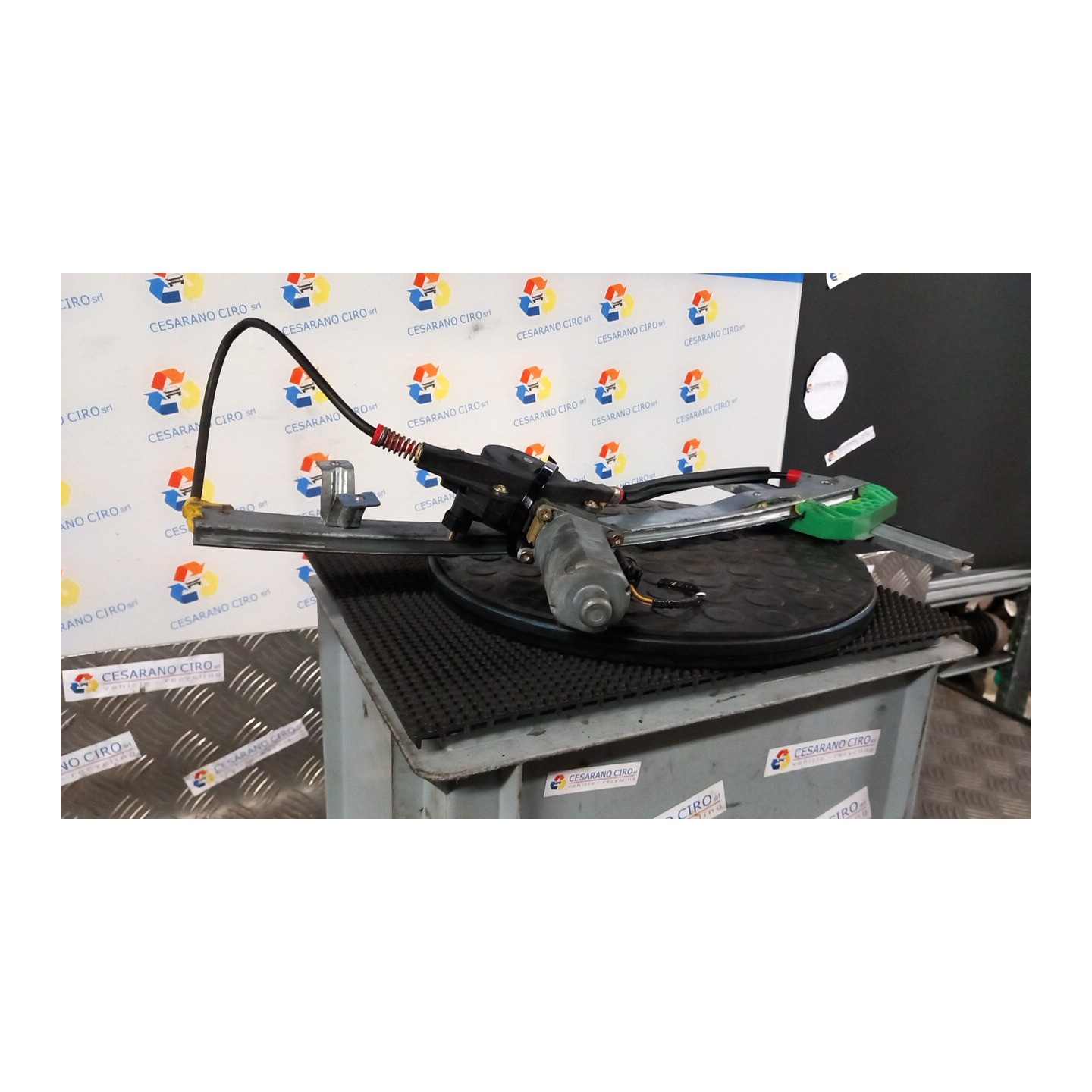 ALZACRISTALLO ELETTR. PORTA ANT. C/MOTORINO DX. 044 FORD KA (CCQ) (11/96-10/08) J4S 1138071