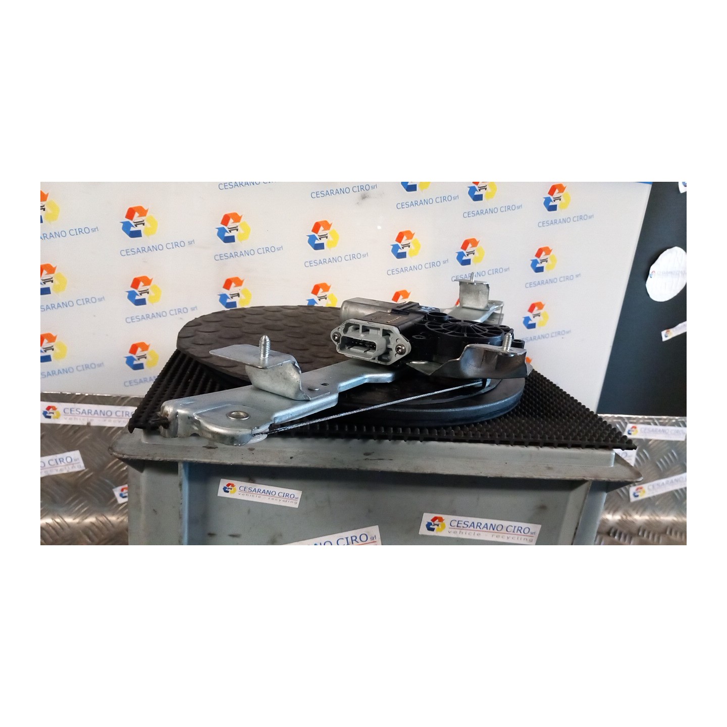 ALZACRISTALLO ELETTR. PORTA ANT. SX. 017 DACIA DUSTER (10/13-12/18) K9KG6 807210751R