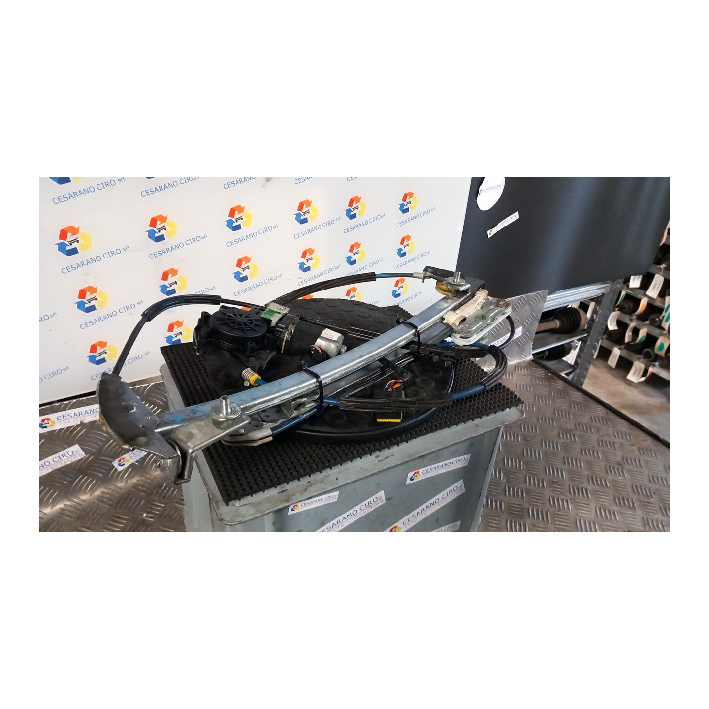 ALZACRISTALLO ELETTR. PORTA ANT. CON MOTORINO DX. 141 ALFA ROMEO GT (X2) (12/03-03/11) 937A5000 60681592