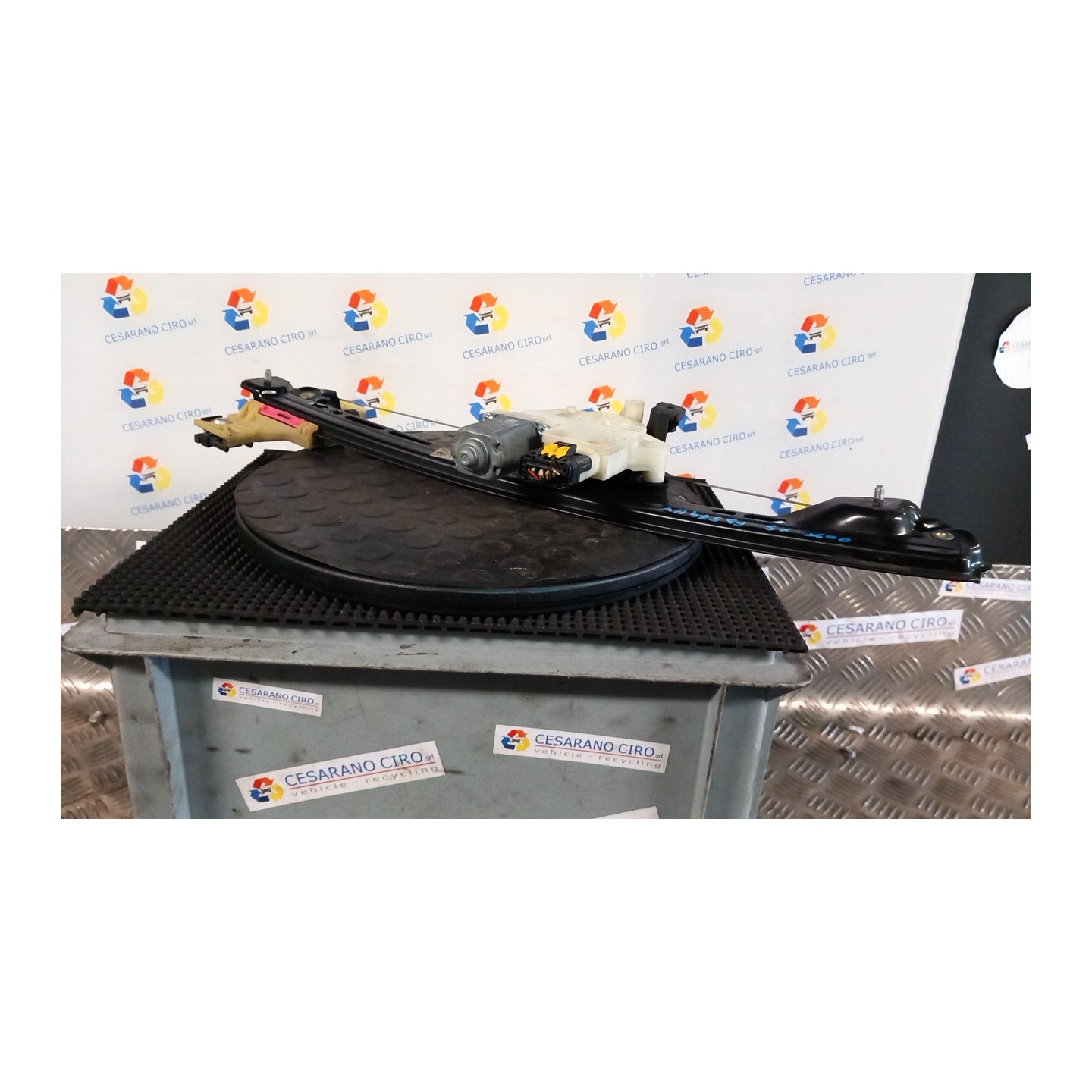 ALZACRISTALLO ELETTR. PORTA POST. CON MOTORINO SX. 037 CITROEN GRAND C4 PICASSO (07/13-) BH01 9826076580