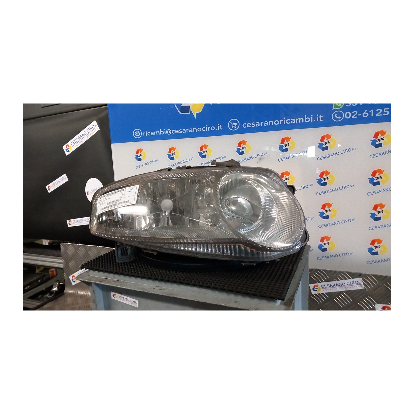 PROIETTORE DX. 047 ALFA ROMEO 147 (W8) (08/00-01/06) AR37203 46826194