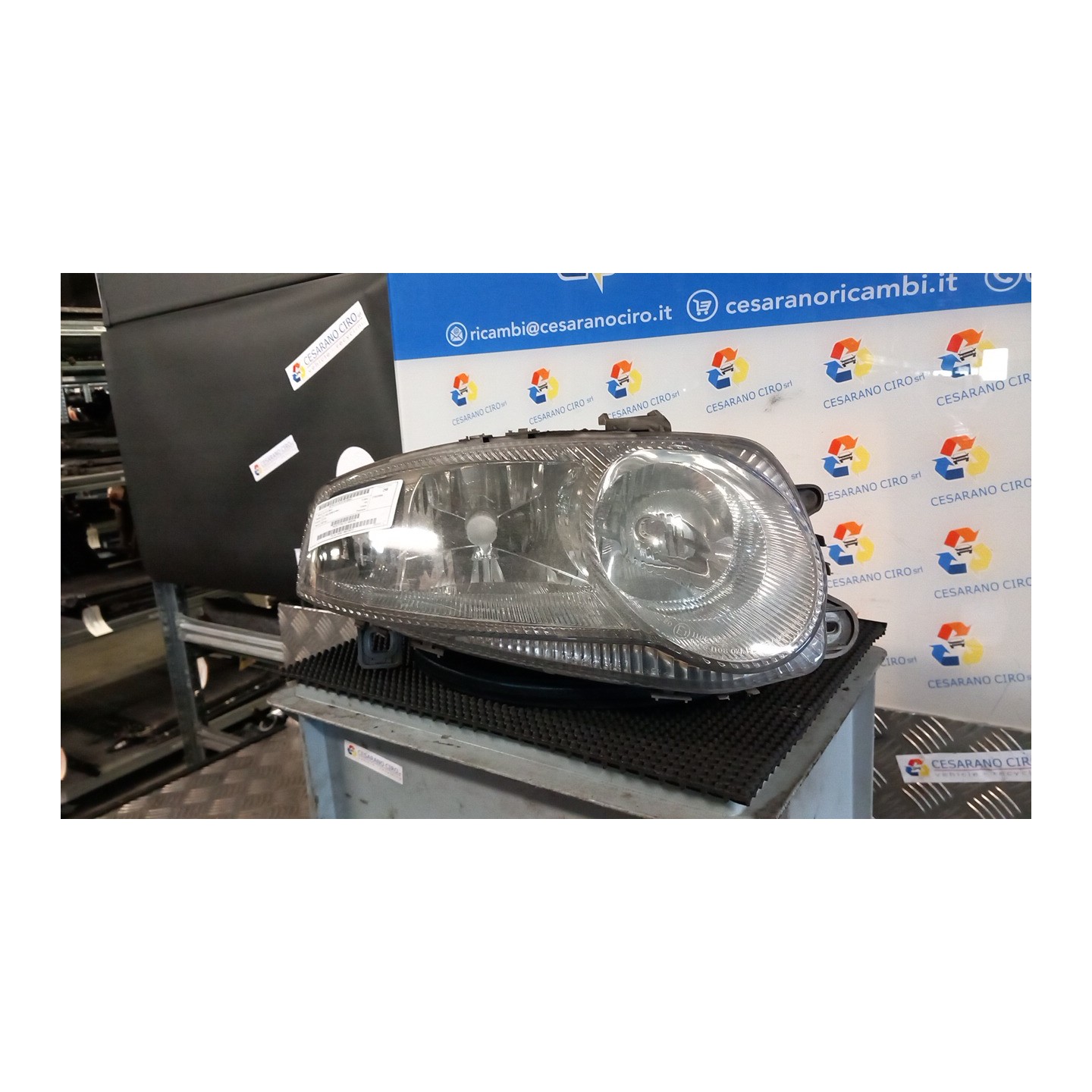 PROIETTORE DX. 047 ALFA ROMEO 147 (W8) (08/00-01/06) AR37203 46826194