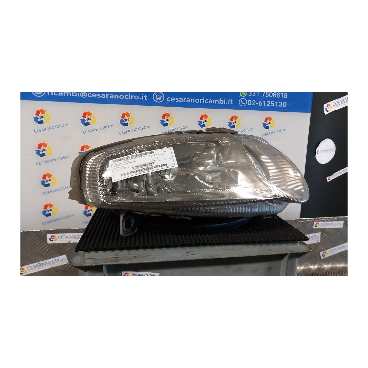 PROIETTORE DX. 047 ALFA ROMEO 147 (W8) (08/00-01/06) AR37203 46826194