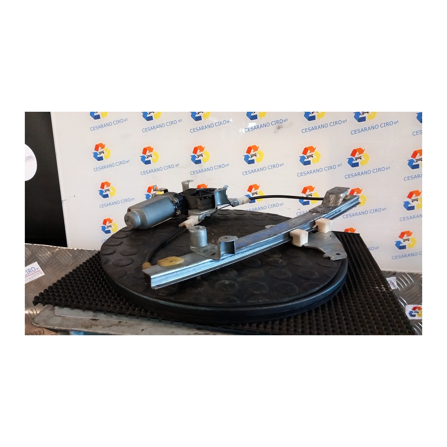 ALZACRISTALLO ELETTR. PORTA POST. C/MOTORINO SX. 020 NISSAN QASHQAI (J10E/JJ10E) (02/07-12 M9R 82701JD40A