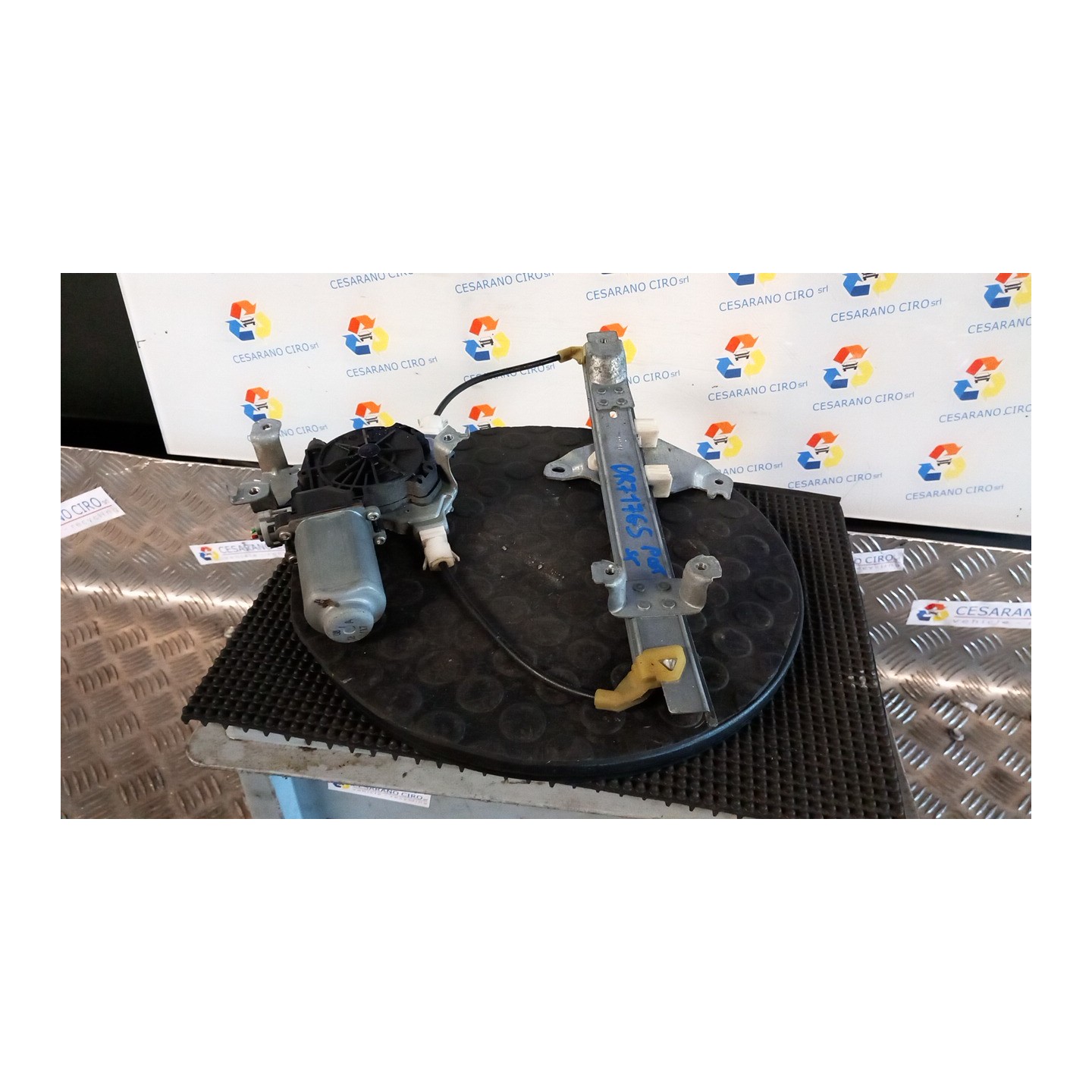 ALZACRISTALLO ELETTR. PORTA POST. C/MOTORINO SX. 020 NISSAN QASHQAI (J10E/JJ10E) (02/07-12 M9R 82701JD40A