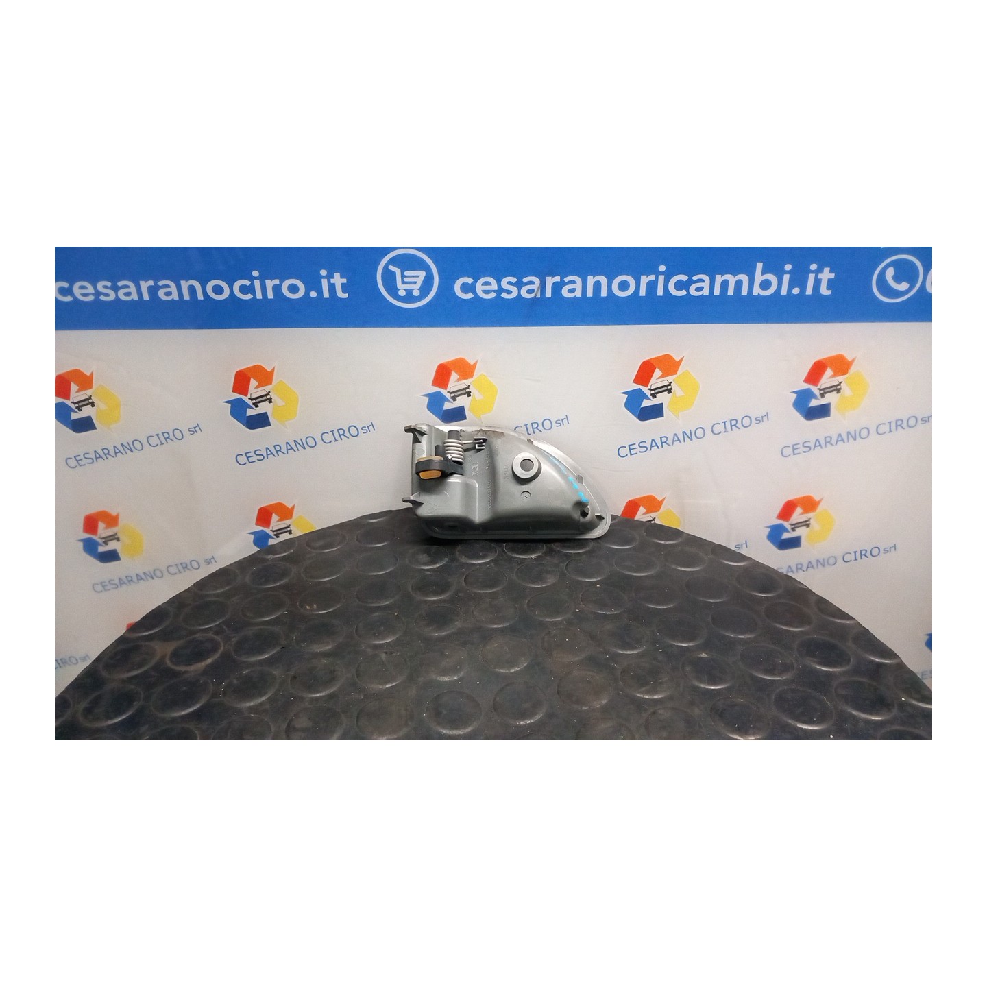 MANIGLIA INT. APERTURA  PORTA ANT. GRIGIO DX. 054 RENAULT TWINGO 1A SERIE (08/98-09/07) D7FF7 8200247803