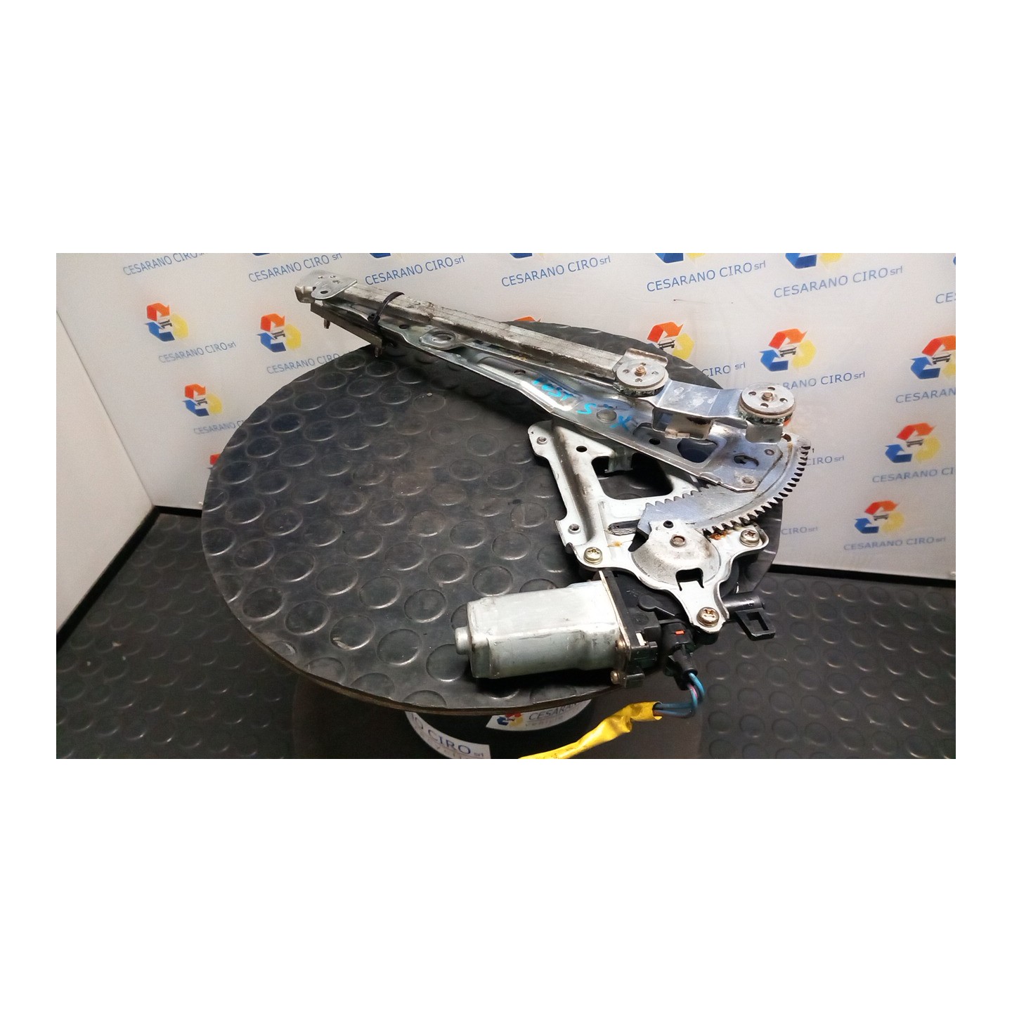 ALZACRISTALLO ELETTR. PORTA POST. SX. 059 SUBARU LEGACY (02/99-10/03) EJ25 62222AE010