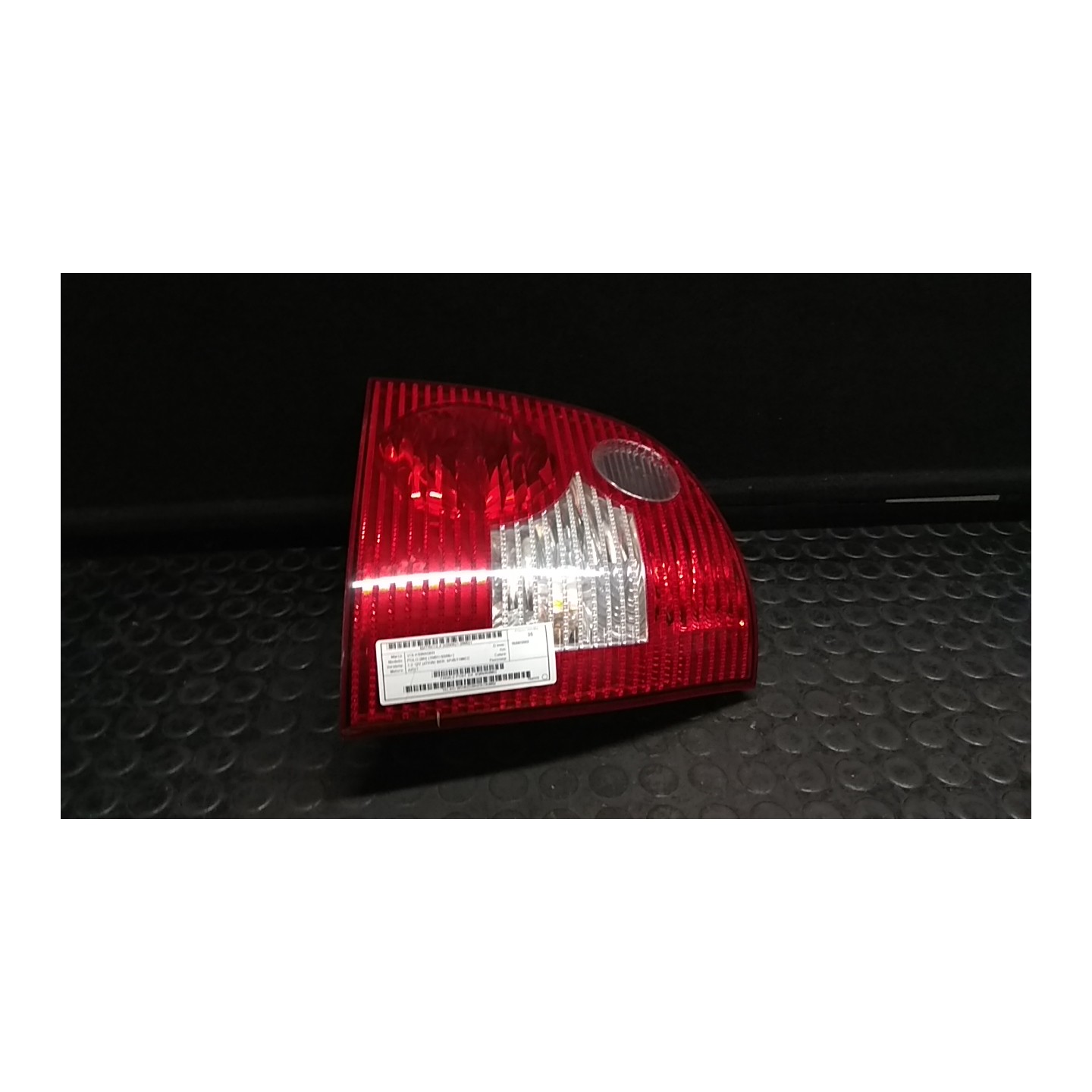 FANALE POST. DX. 021 VOLKSWAGEN POLO (9N) (10/01-03/05) AZQ 6Q6945096G