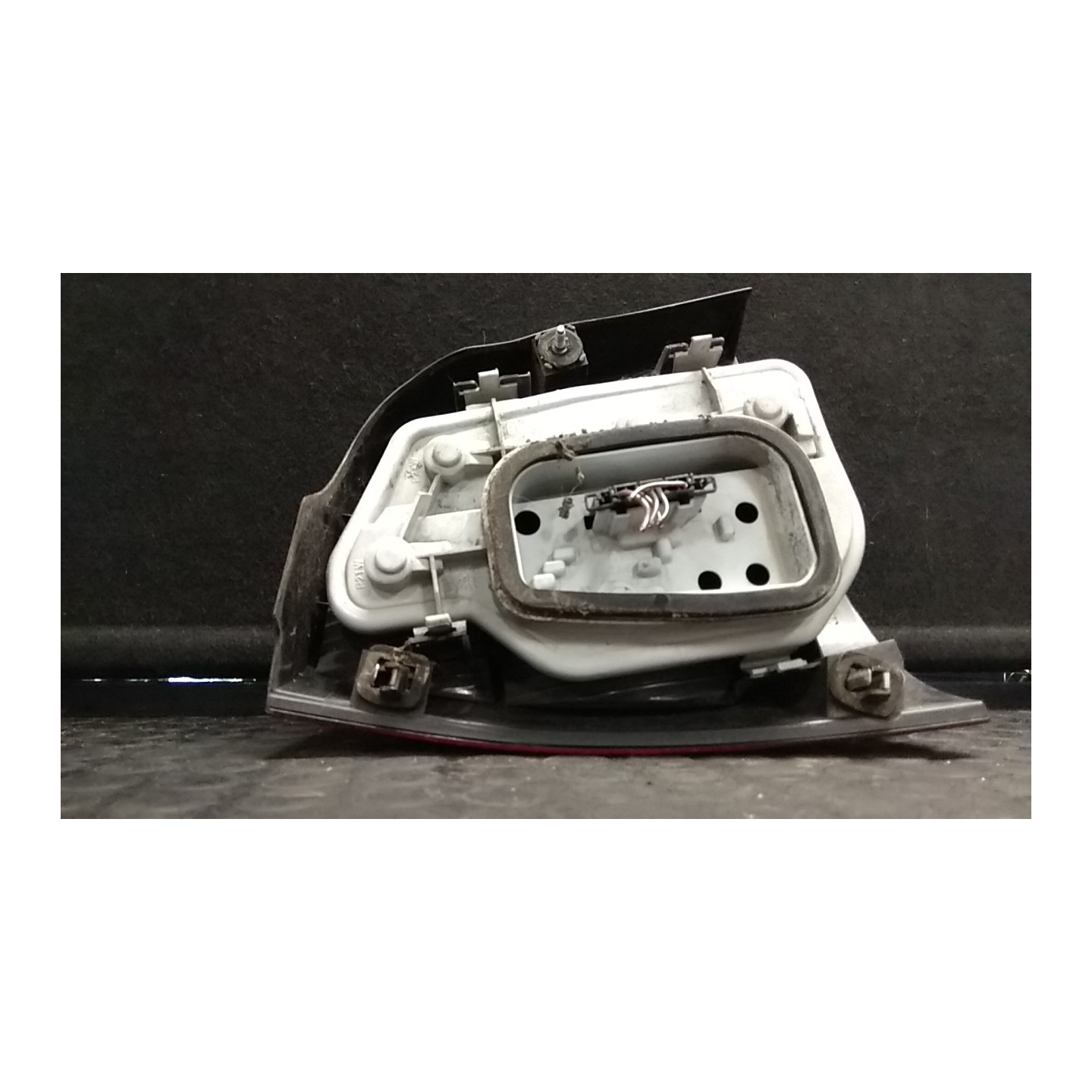 FANALE POST. DX. 021 VOLKSWAGEN POLO (9N) (10/01-03/05) AZQ 6Q6945096G
