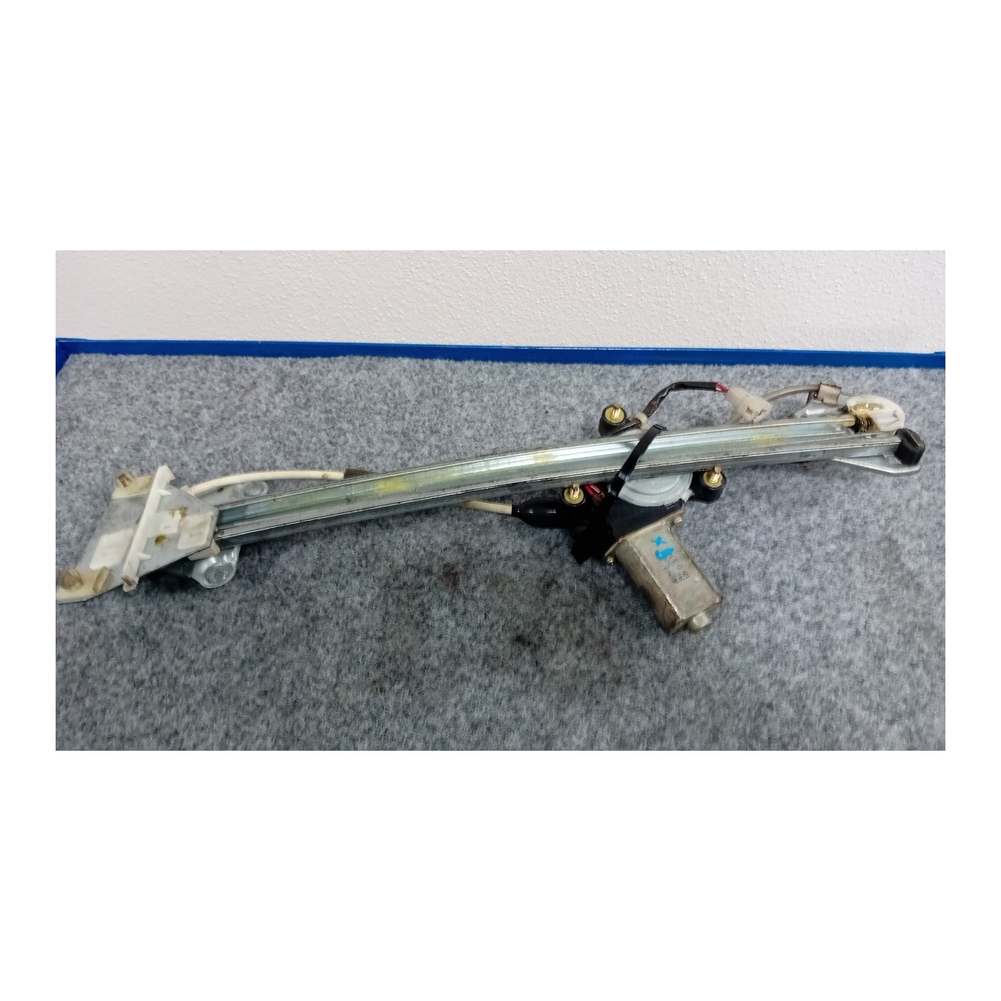 ALZACRISTALLO ELETTR. PORTA ANT. CON DX. 069 MAZDA DEMIO (11/98-03/03)  D20258590