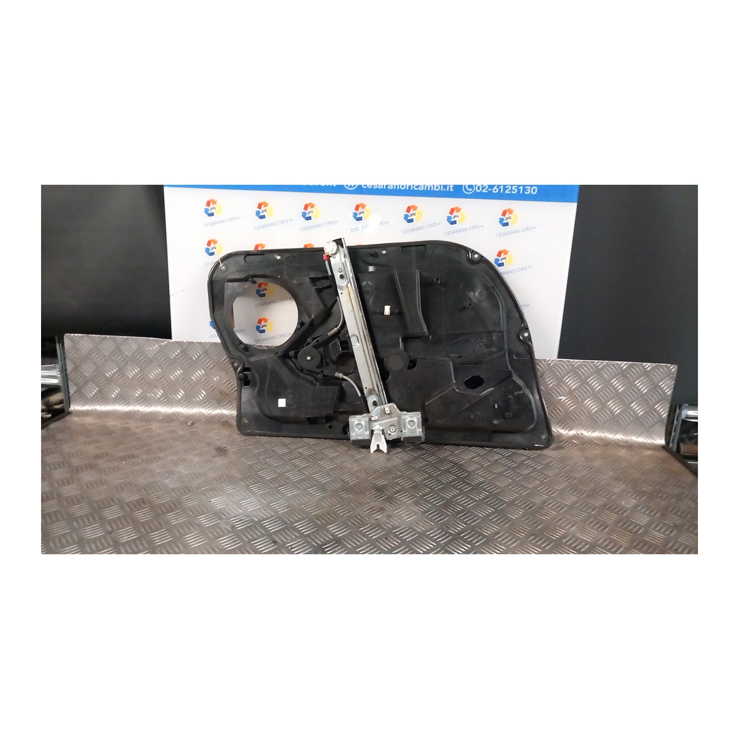 ALZACRISTALLO ELETTR. PORTA ANT. DX. 033 FORD FIESTA (CCN) (11/12-) P4JD 1837993
