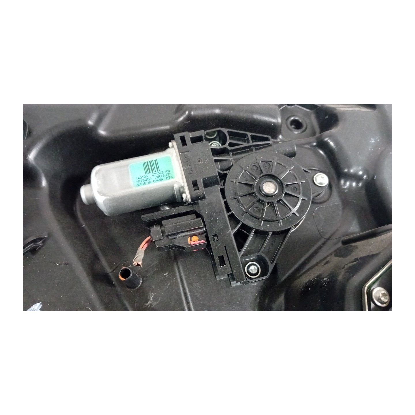 ALZACRISTALLO ELETTR. PORTA POST. SX. 144 FIAT FREEMONT (24) (04/11-) 939B5000 K68043739AA