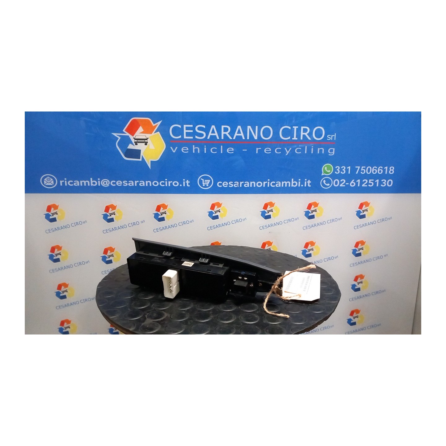 BLOCCO COMANDI ALZACRISTALLI C/RETROVISORE EST. ELET. 124 KIA CERATO (10/04-02/08) D4FA 935702F010GW