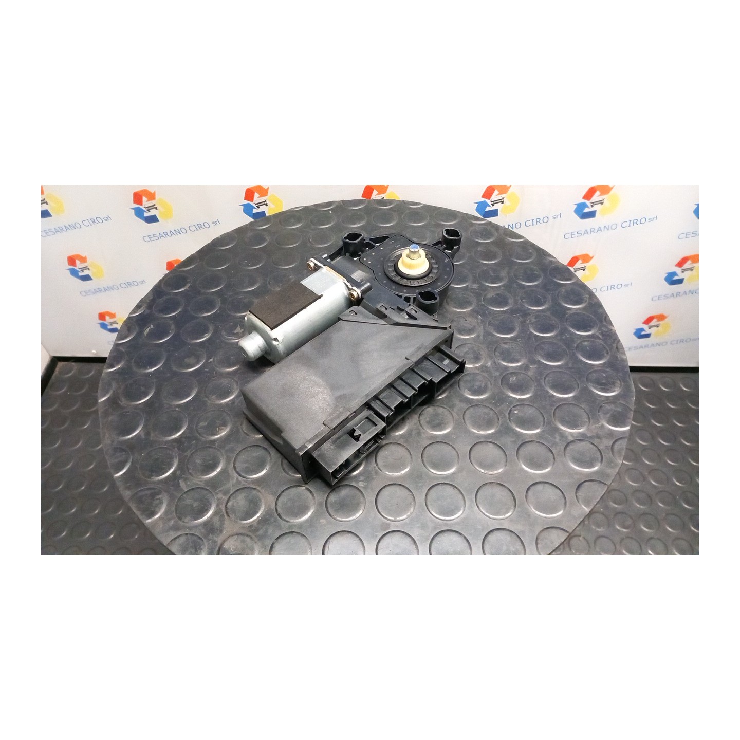ALZACRISTALLO PORTA POST. DX. 137 AUDI A2 (8Z) (06/00-02/06) AUA 8Z0839400A