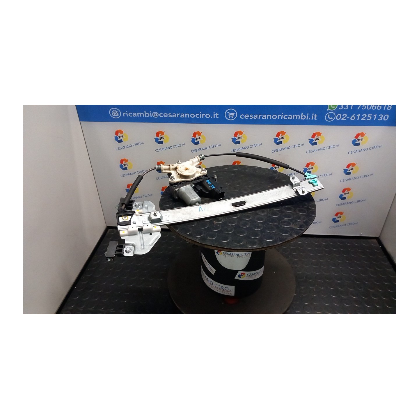 ALZACRISTALLO ELETTR. PORTA ANT. C/MOTORINO SX. 014 KIA RIO 3A SERIE (01/15-10/17) G4LA 824011W020
