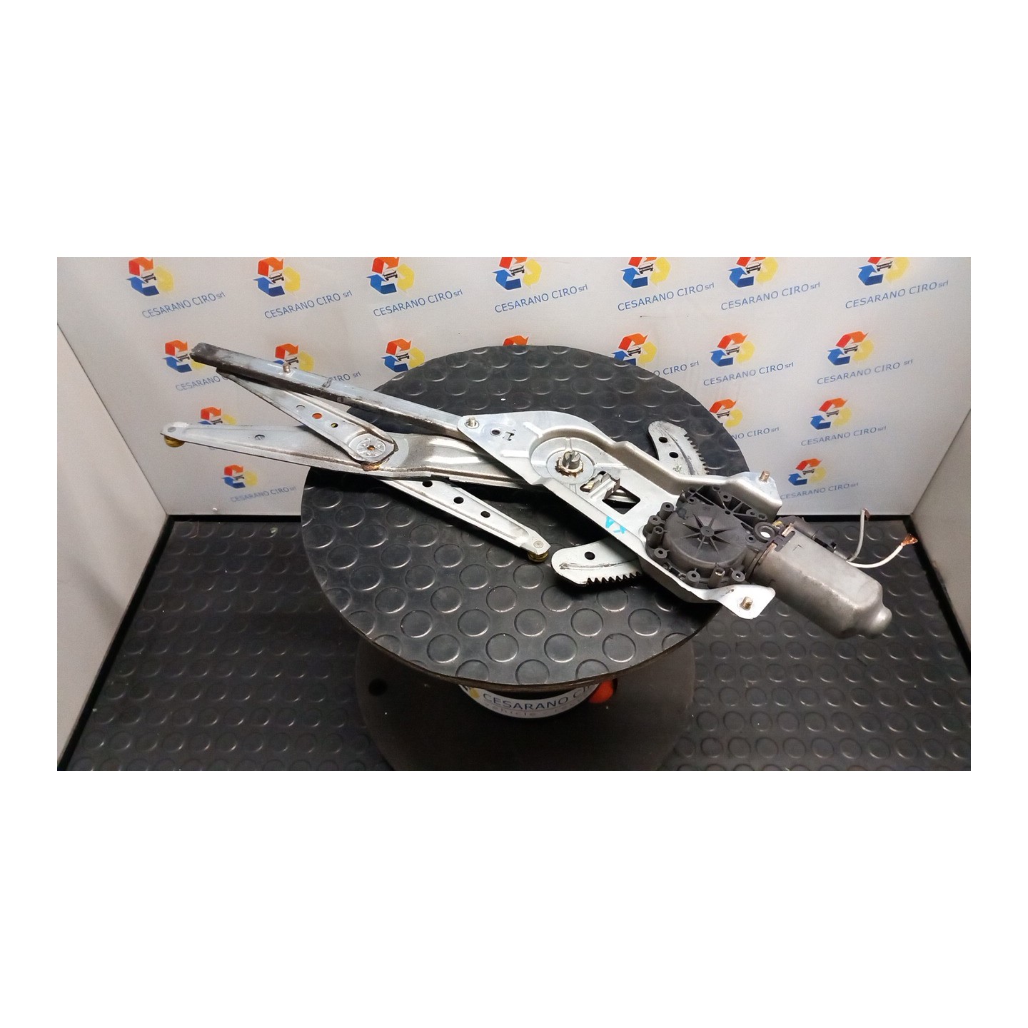 ALZACRISTALLO PORTA ANT. DX. 005 RENAULT KANGOO (08/97-04/03) E7JC6 8200157006