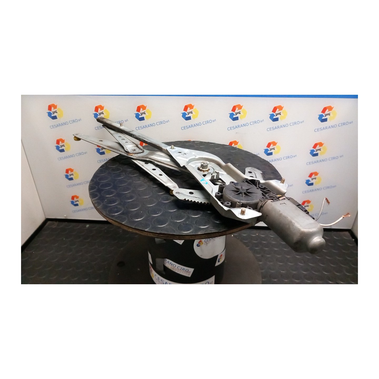 ALZACRISTALLO PORTA ANT. DX. 005 RENAULT KANGOO (08/97-04/03) E7JC6 8200157006