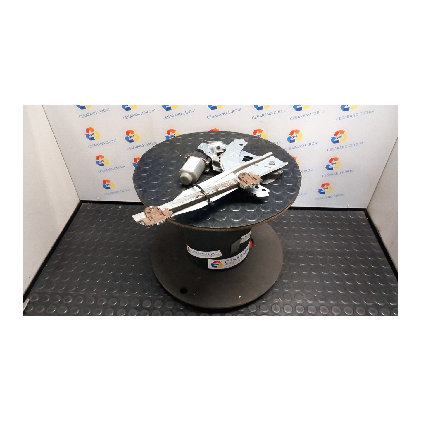 ALZACRISTALLO ELETTR. PORTA POST. C/MOTORINO SX. 009 NISSAN NOTE (E11E) (02/06-09/13) CR14 827019U000