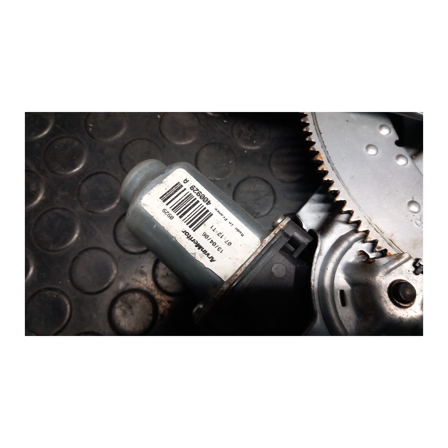 ALZACRISTALLO ELETTR. PORTA POST. C/MOTORINO DX. 013 NISSAN NOTE (E11E) (02/06-09/13) CR14 827009U000