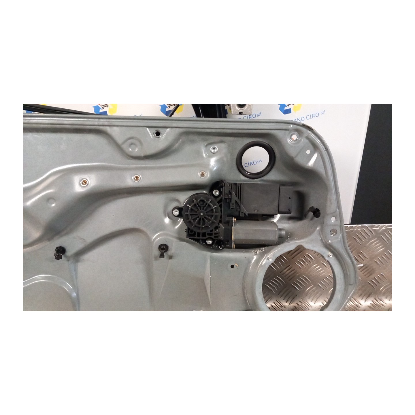 ALZACRISTALLO ELETTR. PORTA ANT. SX. 122 VOLKSWAGEN GOLF (1J) (09/97-03/06) AKL 1J3837461H