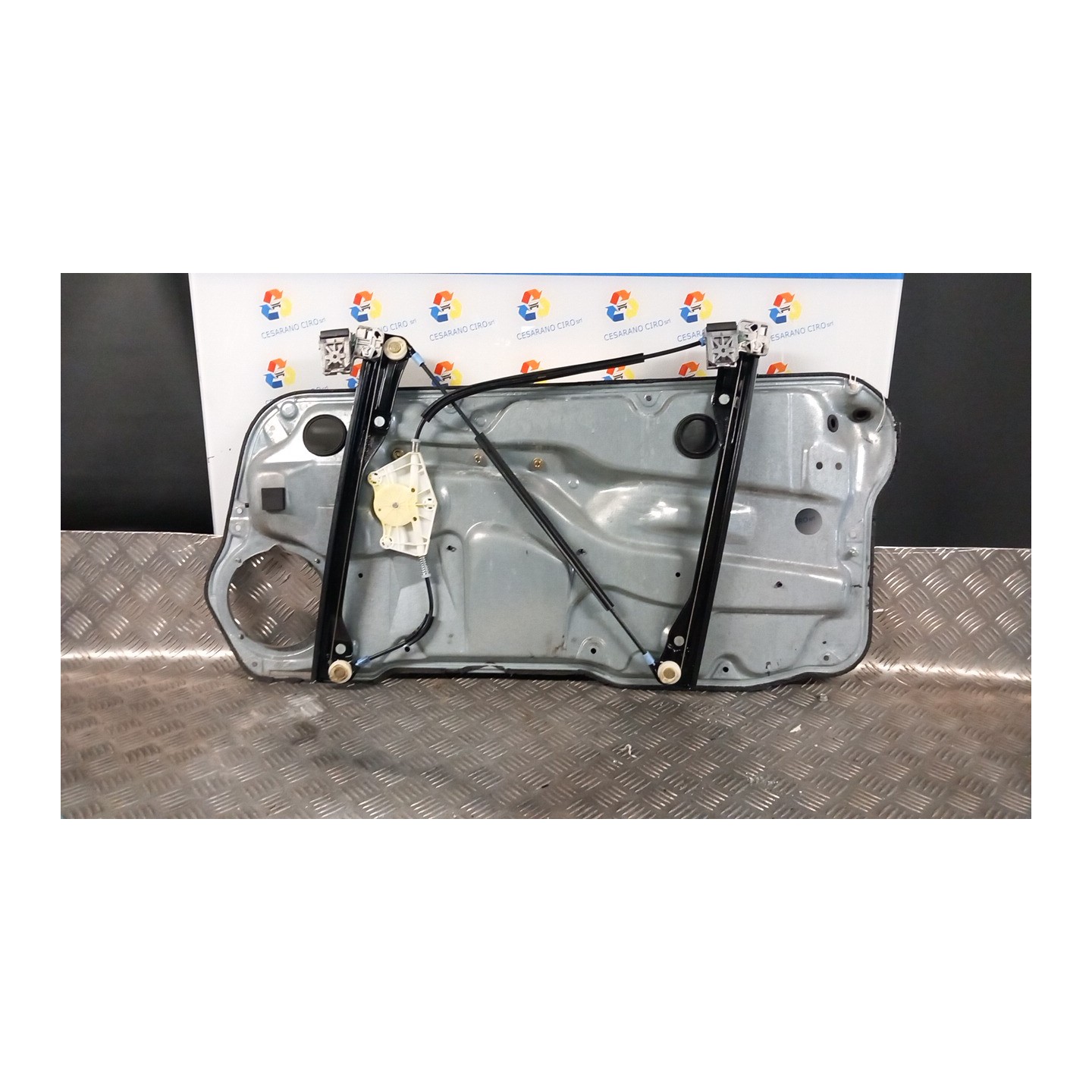 ALZACRISTALLO ELETTR. PORTA ANT. SX. 122 VOLKSWAGEN GOLF (1J) (09/97-03/06) AKL 1J3837461H
