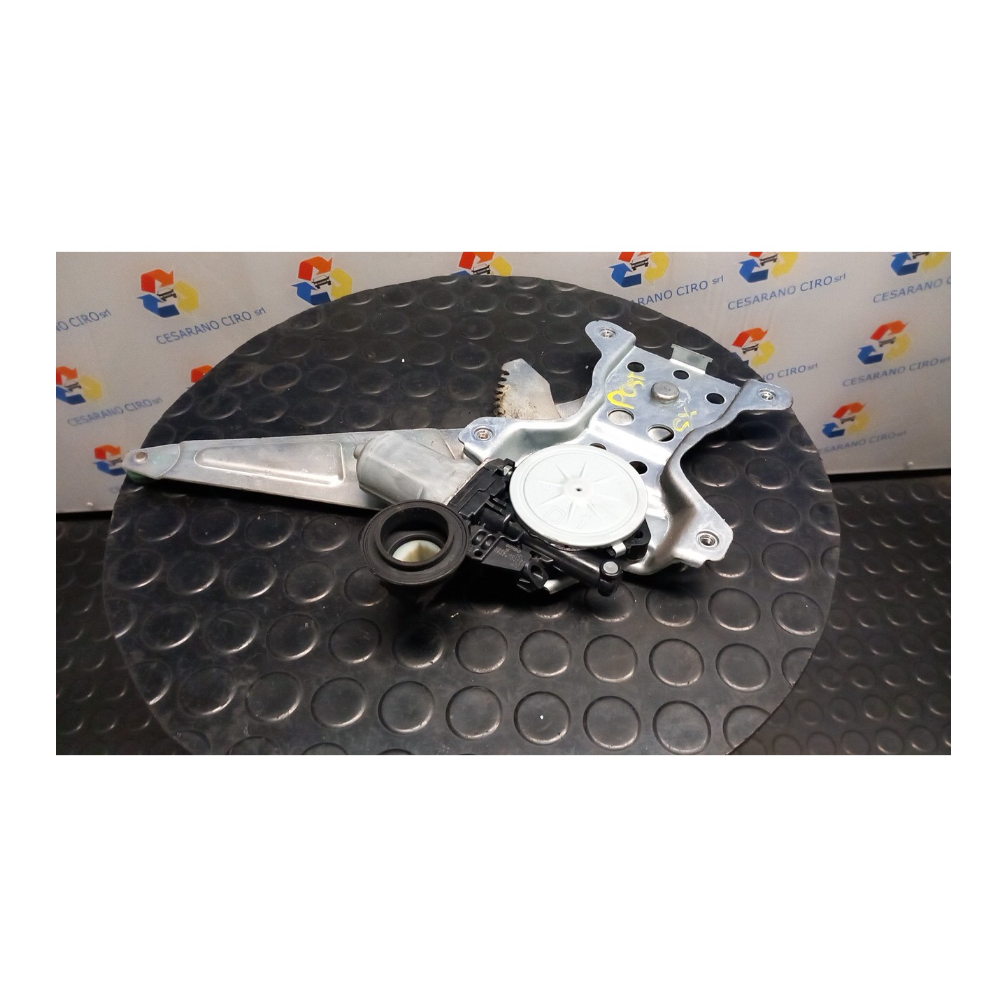 ALZACRISTALLO ELETTR. PORTA POST. SX. 108 DAIHATSU MATERIA (12/06-) K3 69804B1050