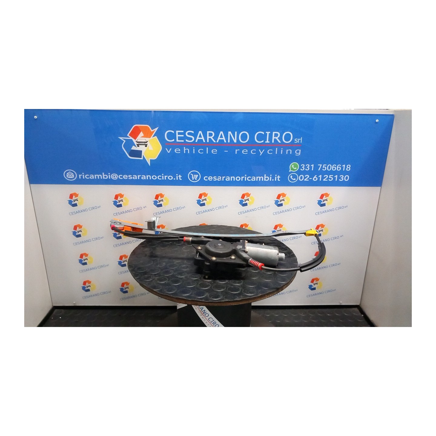 ALZACRISTALLO PORTA ANT. DX. 058 FORD FIESTA (DX) (09/99-02/02) DHF 1074290