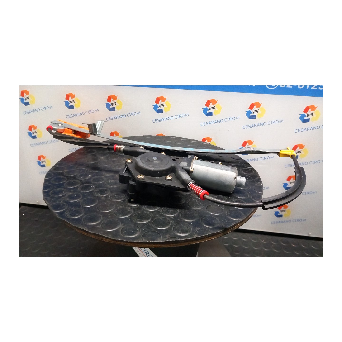 ALZACRISTALLO PORTA ANT. DX. 058 FORD FIESTA (DX) (09/99-02/02) DHF 1074290