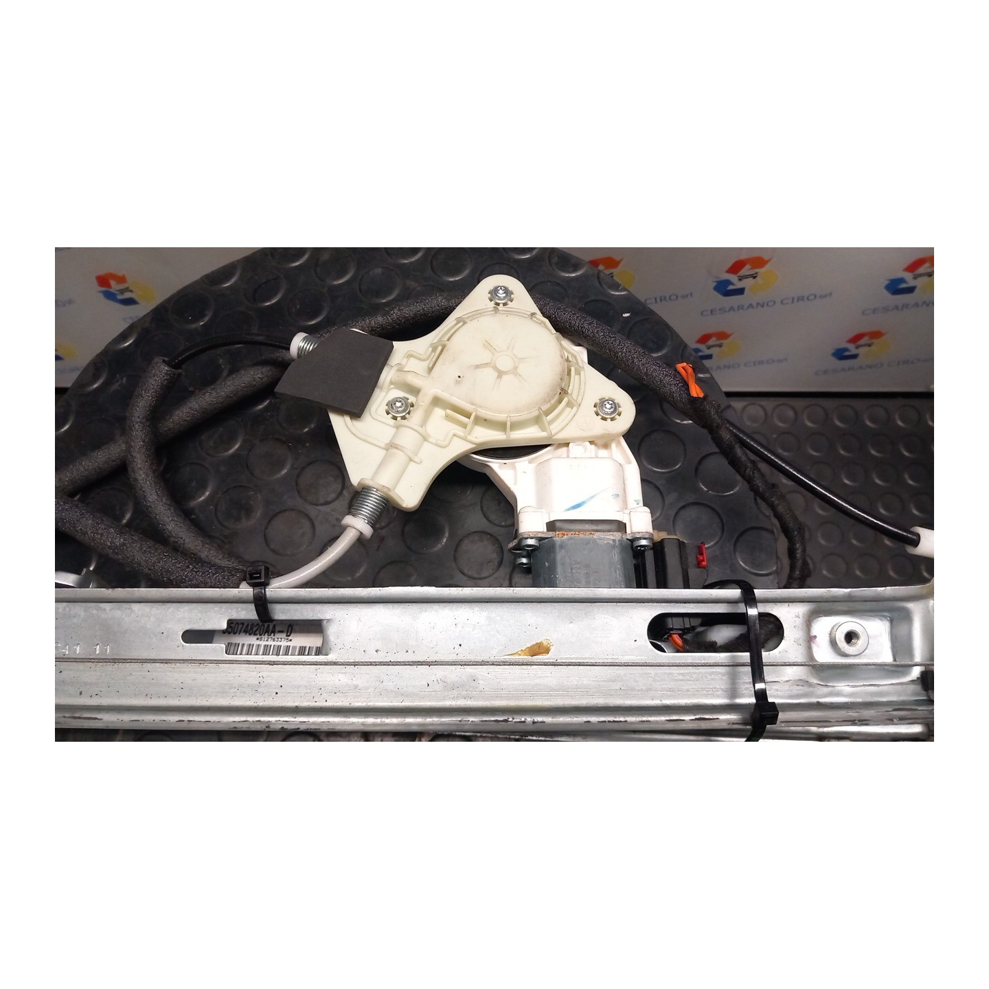 ALZACRISTALLO ELETTR. PORTA ANT. DX. 011 JEEP COMPASS (MK) (03/11-05/15) 651925 K68002896AA