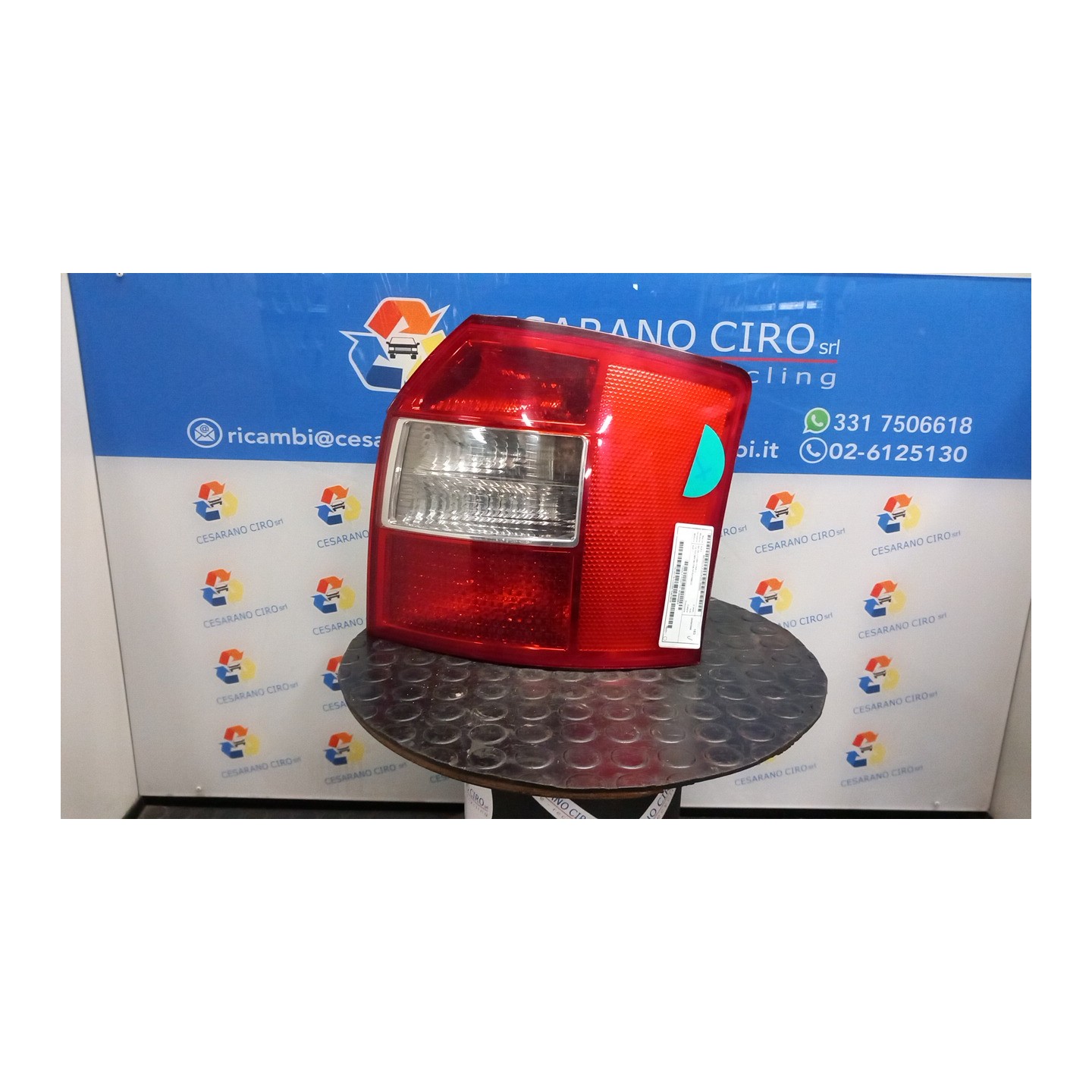 FANALE POST. DX. 002 AUDI A4 (8E) (11/00-11/04) AVF 8E9945096A