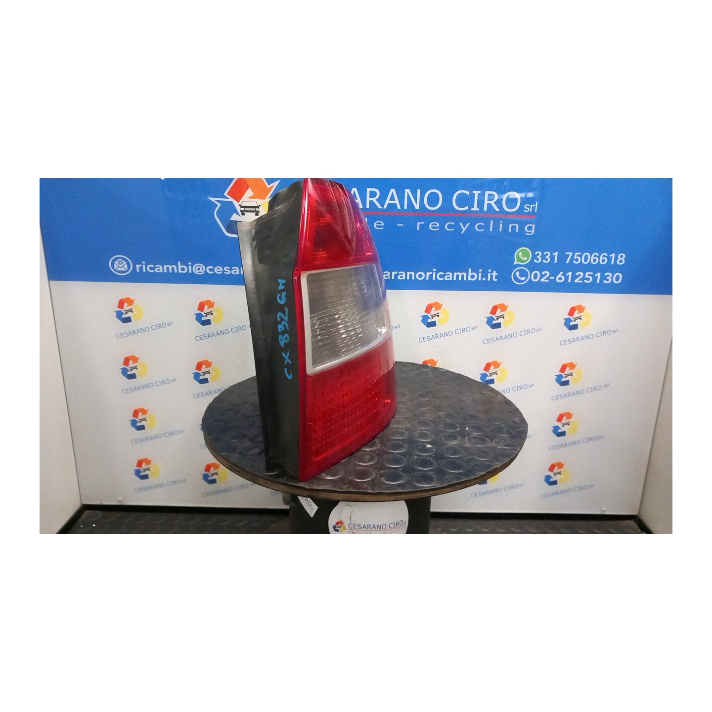 FANALE POST. DX. 002 AUDI A4 (8E) (11/00-11/04) AVF 8E9945096A