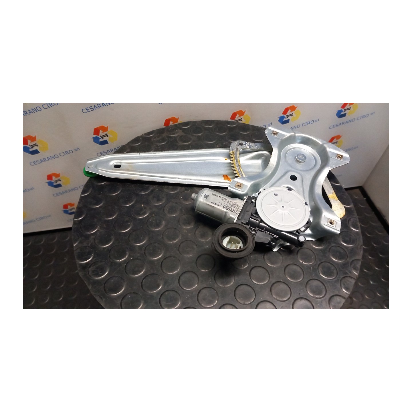 ALZACRISTALLO ELETTR. PORTA POST. CON MOTORINO SX. 119 TOYOTA YARIS (03/17-02/21) 1KR 698400D220
