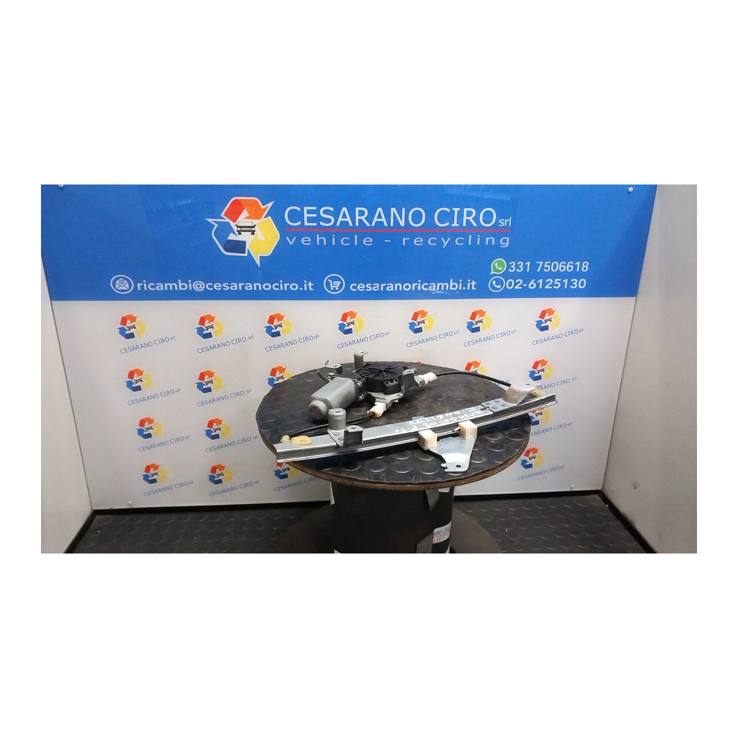 ALZACRISTALLO ELETTR. PORTA POST. C/ SX. 008 NISSAN QASHQAI (J10E/JJ10E) (02/07-12 HR16 82701JD40A