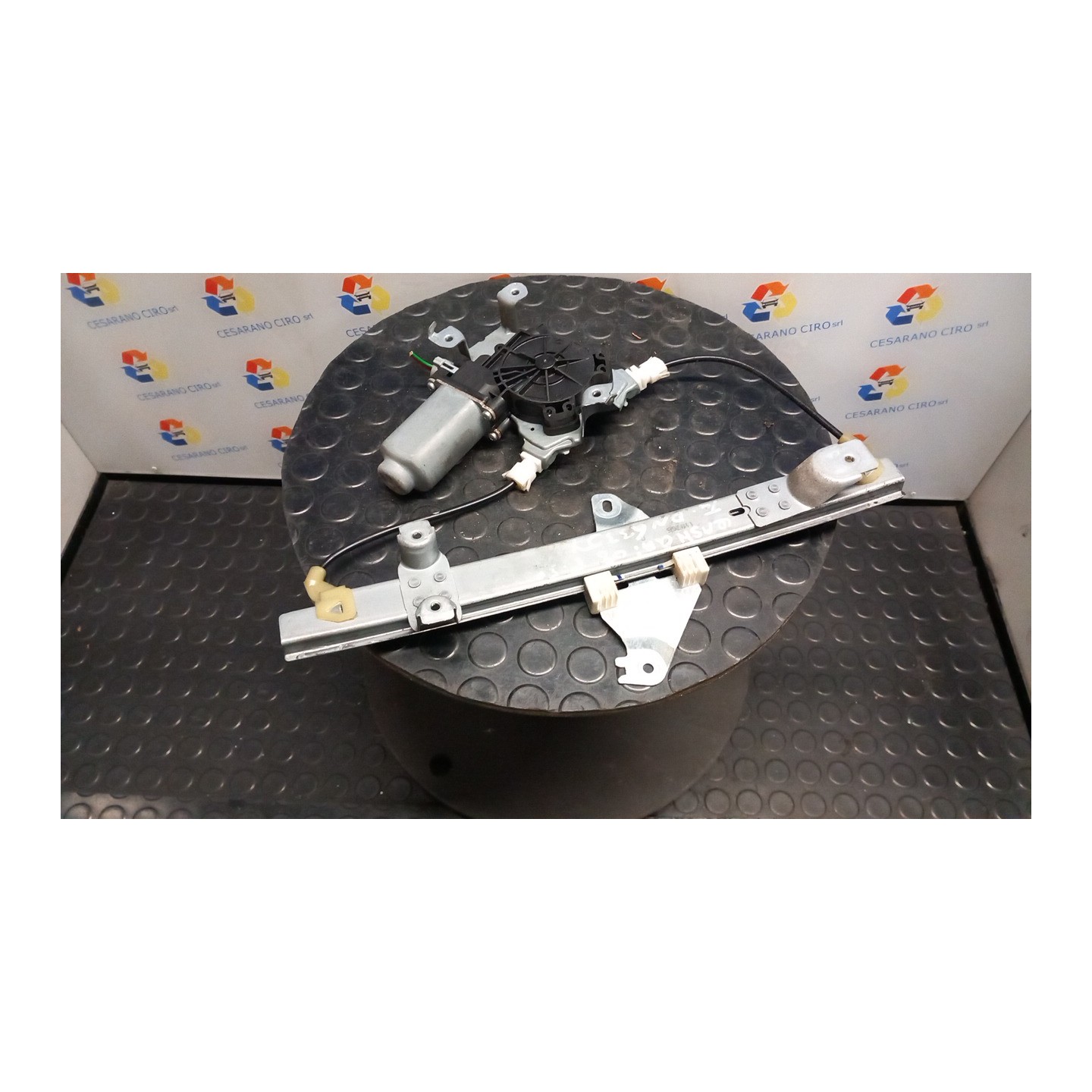 ALZACRISTALLO ELETTR. PORTA POST. C/ SX. 008 NISSAN QASHQAI (J10E/JJ10E) (02/07-12 HR16 82701JD40A