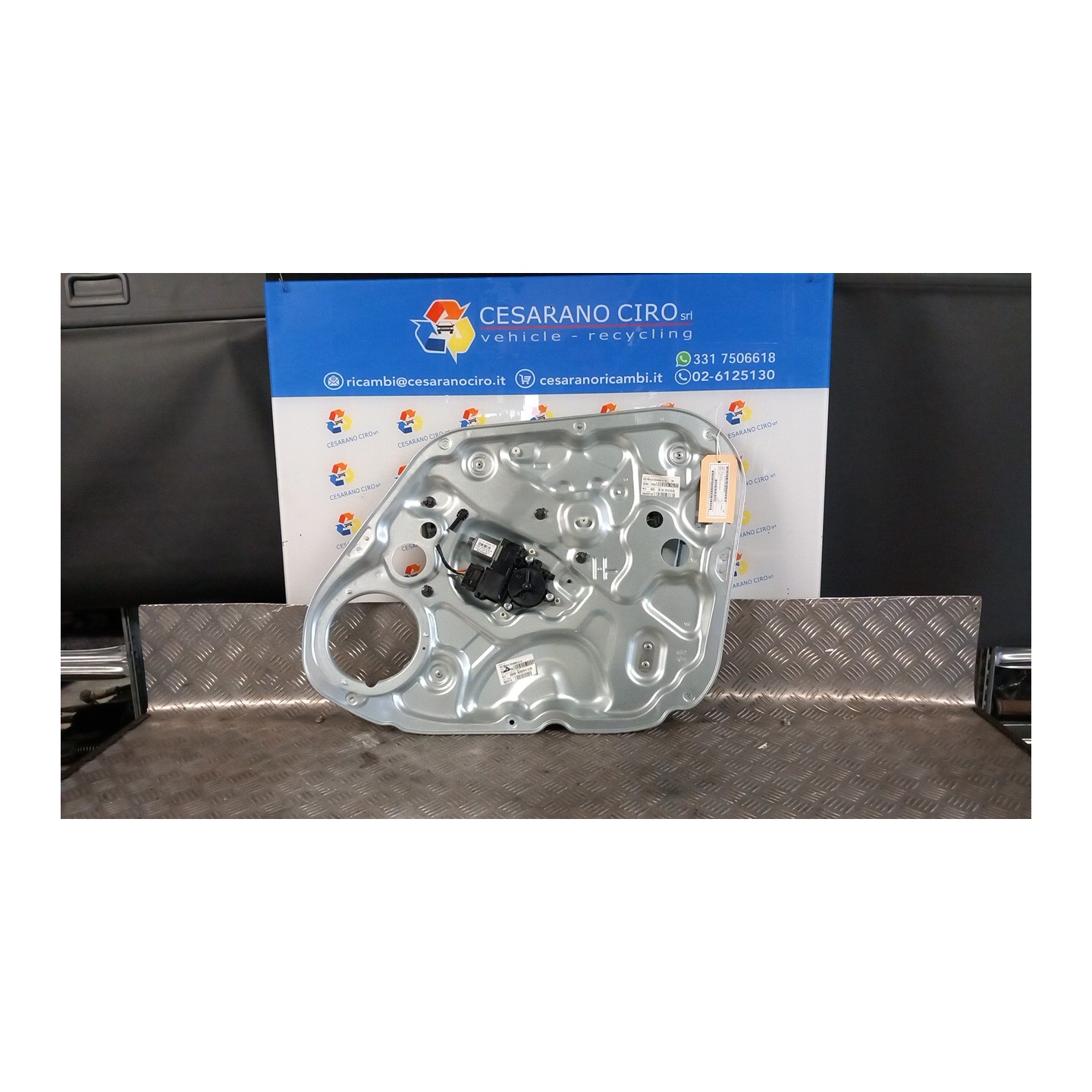 MOTORINO ALZACRISTALLO PORTA ANT. C/CRISTALLI ANTIGHIGLIOTTINA DX. 023 KIA VENGA (01/10-) G4FA 824601P010