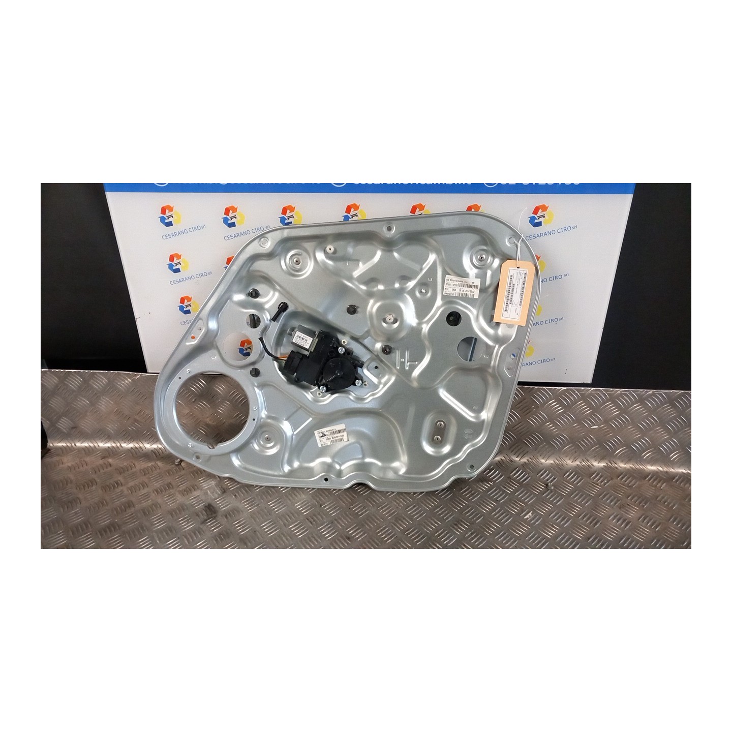 MOTORINO ALZACRISTALLO PORTA ANT. C/CRISTALLI ANTIGHIGLIOTTINA DX. 023 KIA VENGA (01/10-) G4FA 824601P010