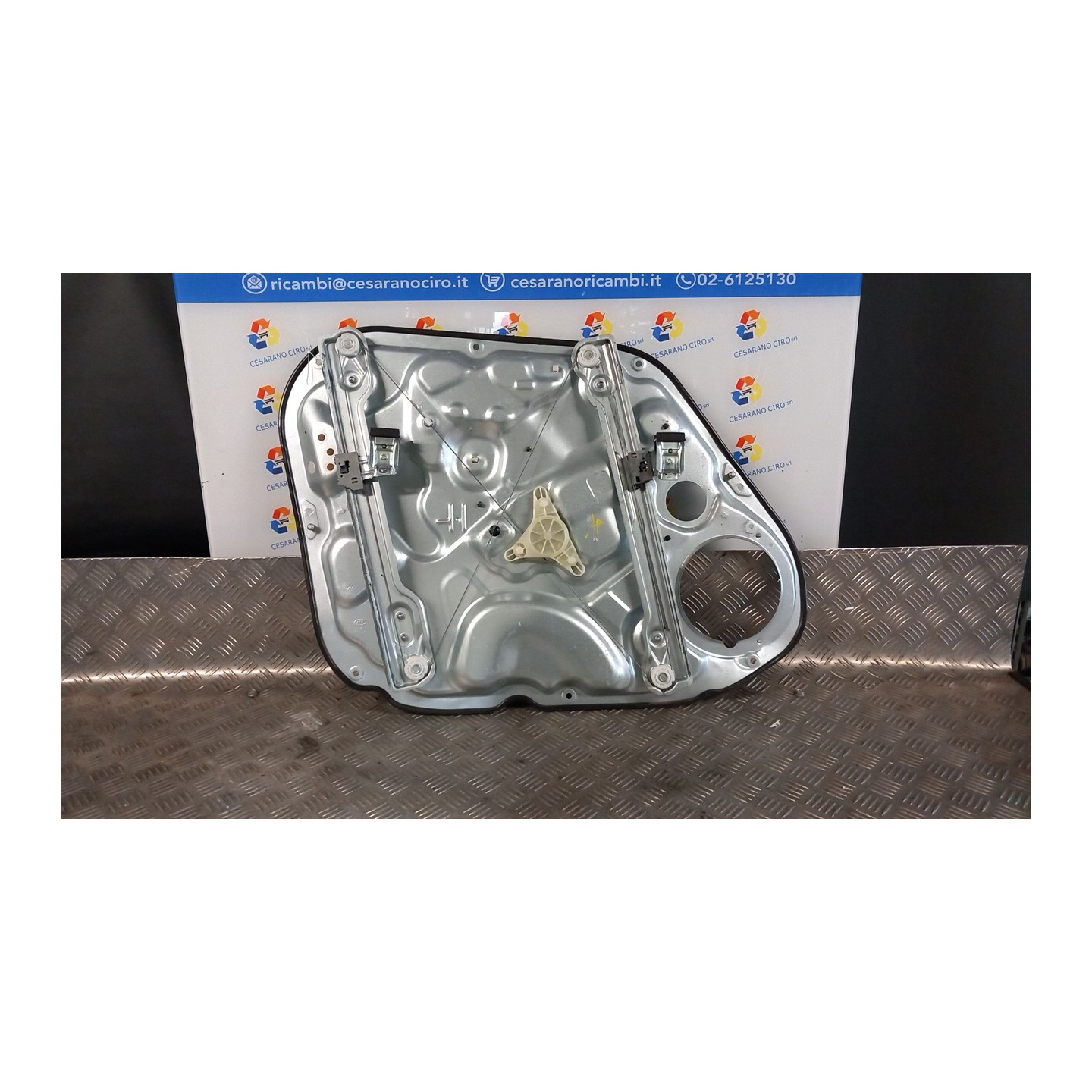 MOTORINO ALZACRISTALLO PORTA ANT. C/CRISTALLI ANTIGHIGLIOTTINA DX. 023 KIA VENGA (01/10-) G4FA 824601P010
