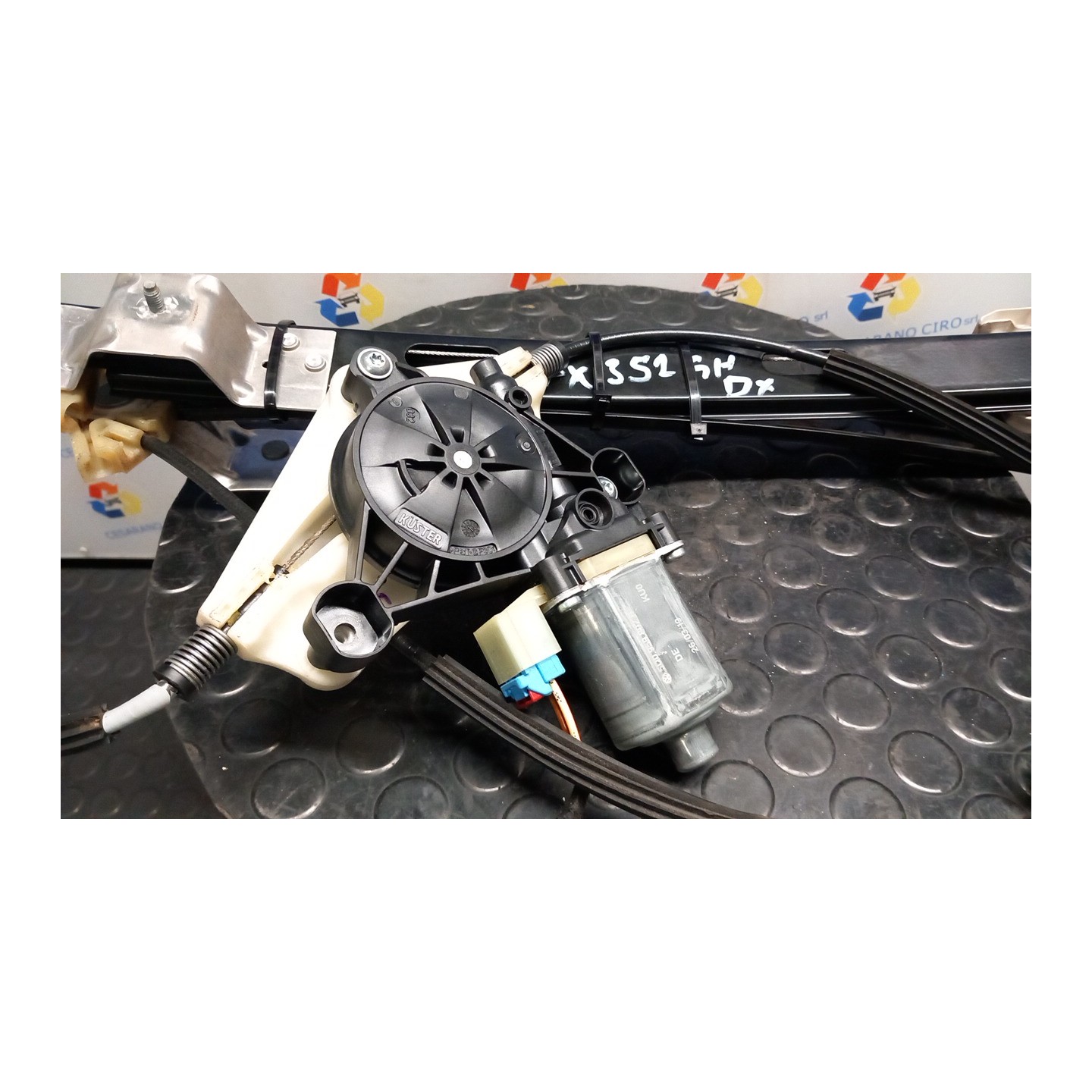 ALZACRISTALLO ELETTR. PORTA ANT. DX. 064 SEAT LEON (11/16-12/20) DAC 5F4837462D