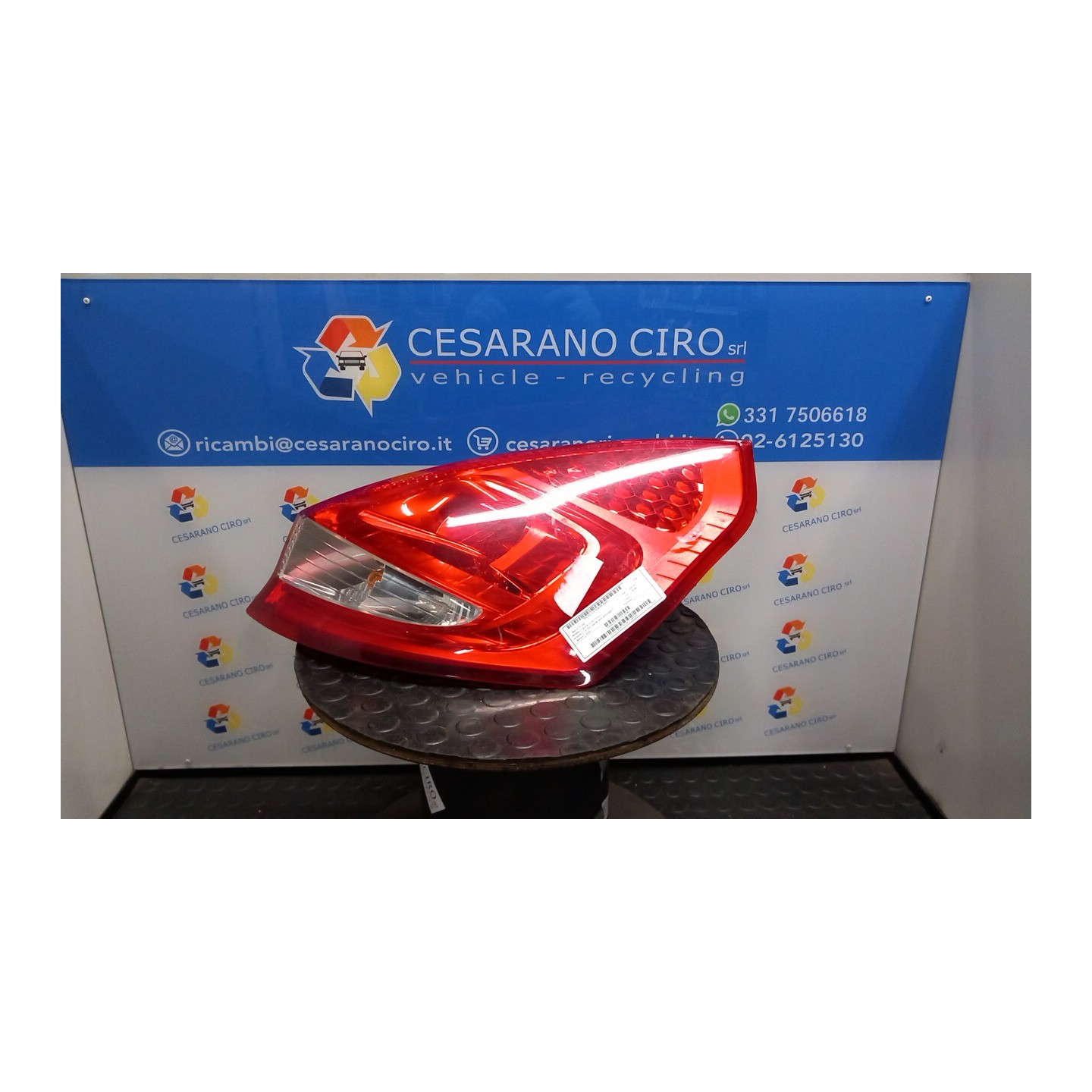FANALE POST. DX. 011 FORD FIESTA (CCN) (11/12-) UGJC 1823621